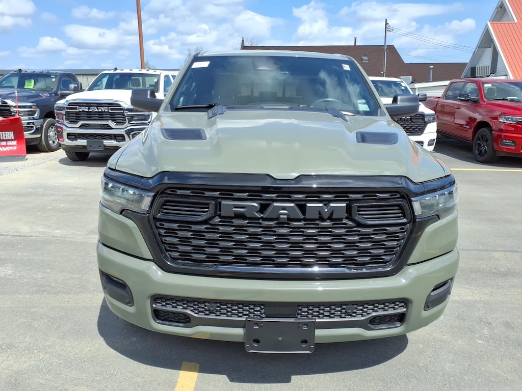 New 2026 Ram 1500 EXPRESS CREW CAB 4X4 5'7 BOX Pickup
