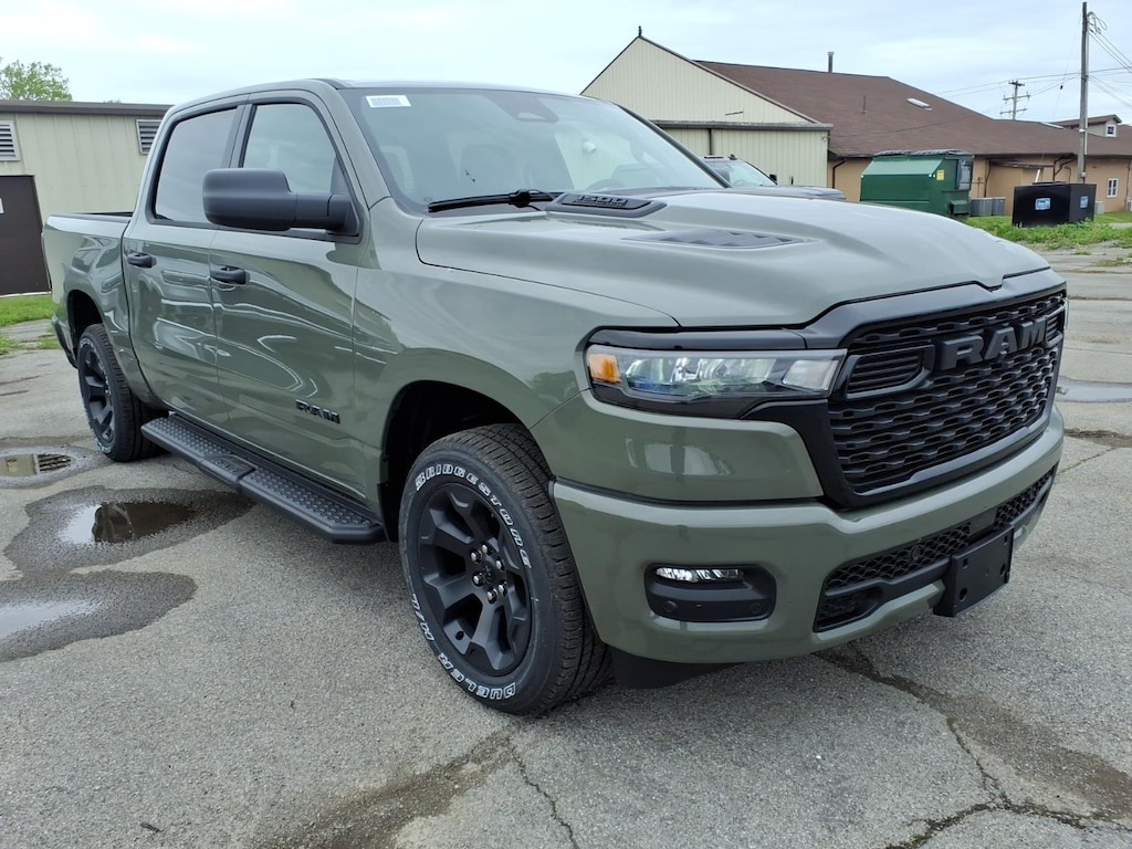 New 2026 Ram 1500 EXPRESS CREW CAB 4X4 5'7 BOX Pickup