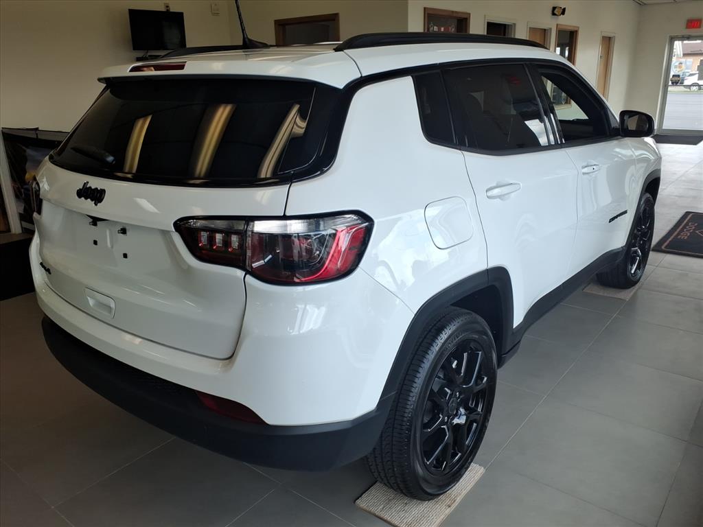 2025 Jeep Compass Latitude Altitude Special Edition photo 3