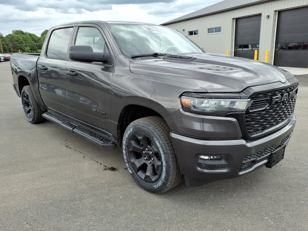 New 2026 Ram 1500 EXPRESS CREW CAB 4X4 5'7 BOX Pickup