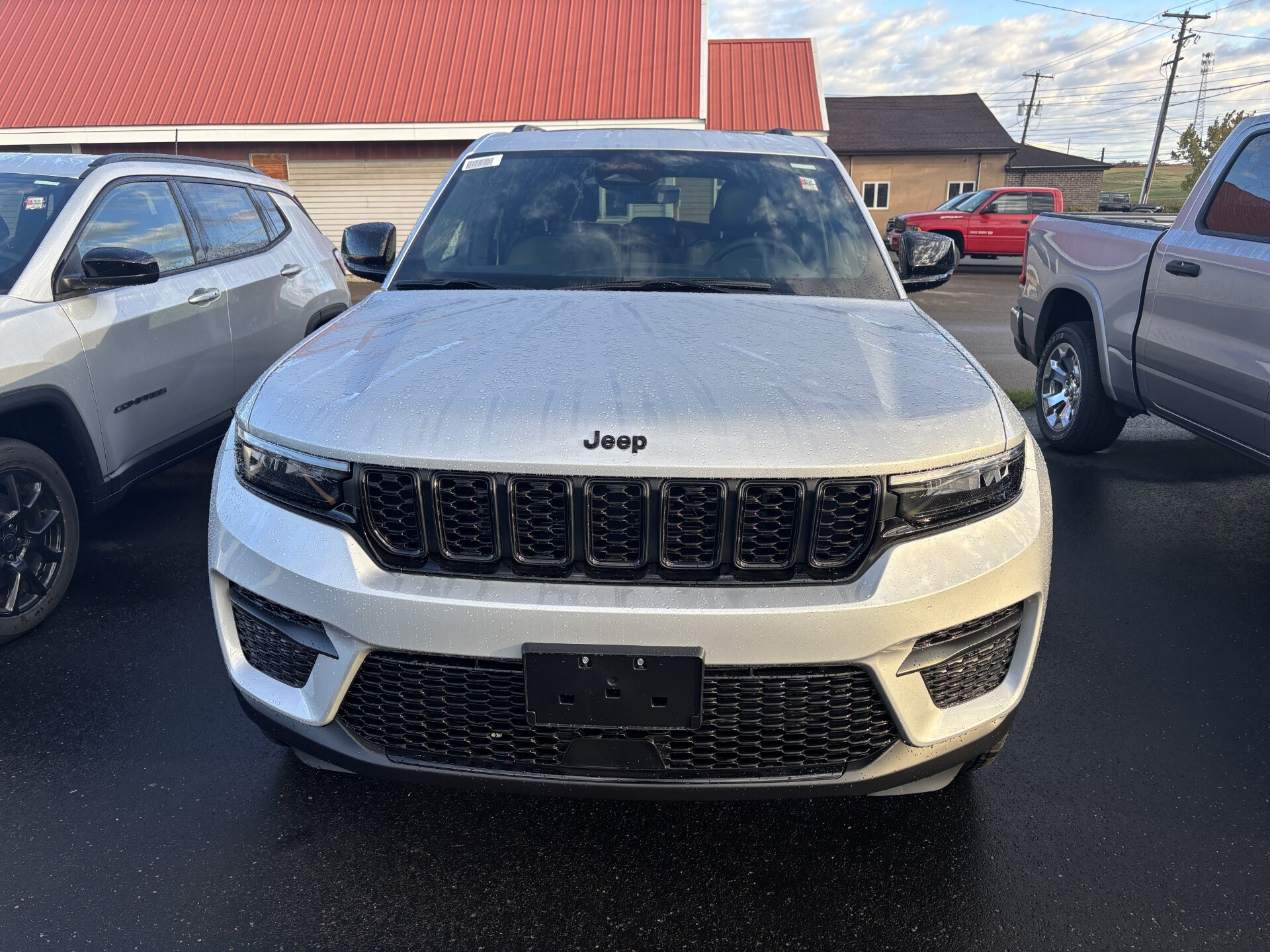 2025 Jeep Grand Cherokee Altitude photo 2