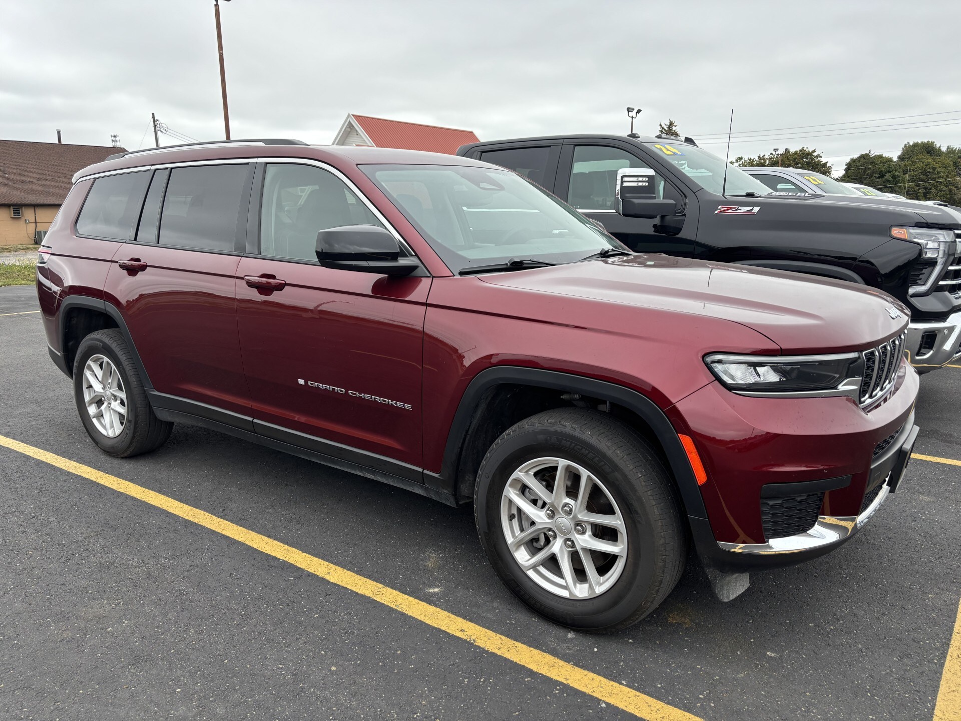 2023 Jeep Grand Cherokee Laredo Altitude photo 2