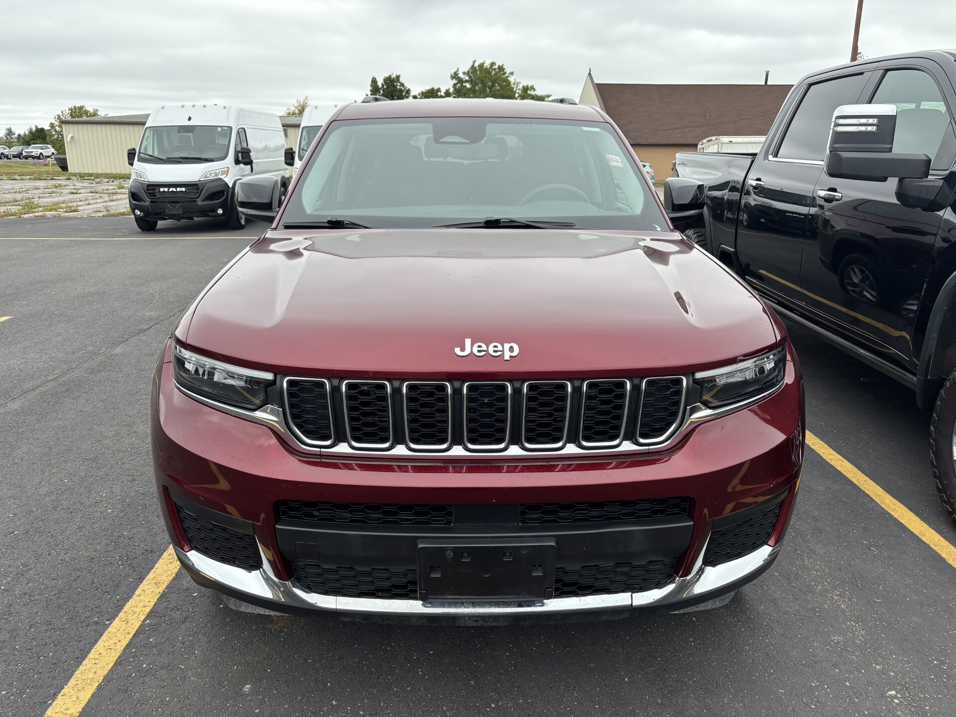 2023 Jeep Grand Cherokee Laredo Altitude photo 3