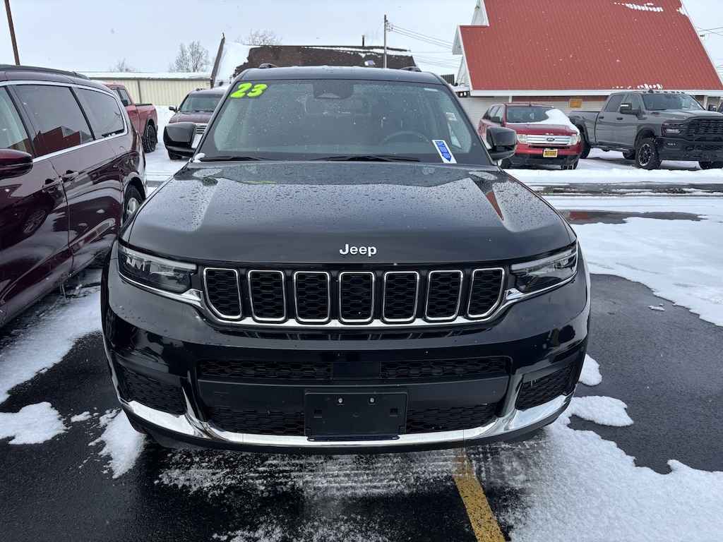 Used 2023 Jeep Grand Cherokee L 4x4 Laredo SUV