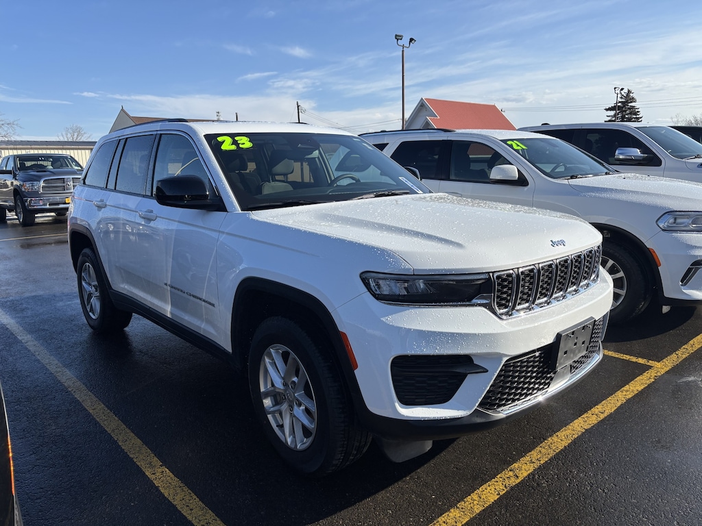 Used 2023 Jeep Grand Cherokee 4x4 Laredo SUV