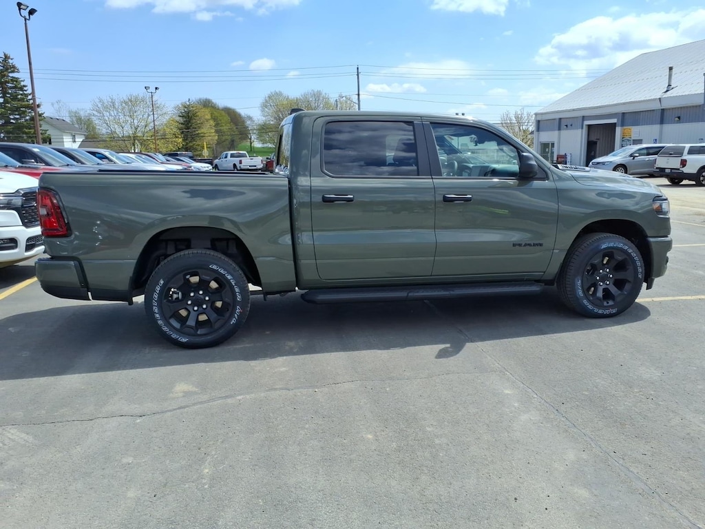New 2026 Ram 1500 EXPRESS CREW CAB 4X4 5'7 BOX Pickup