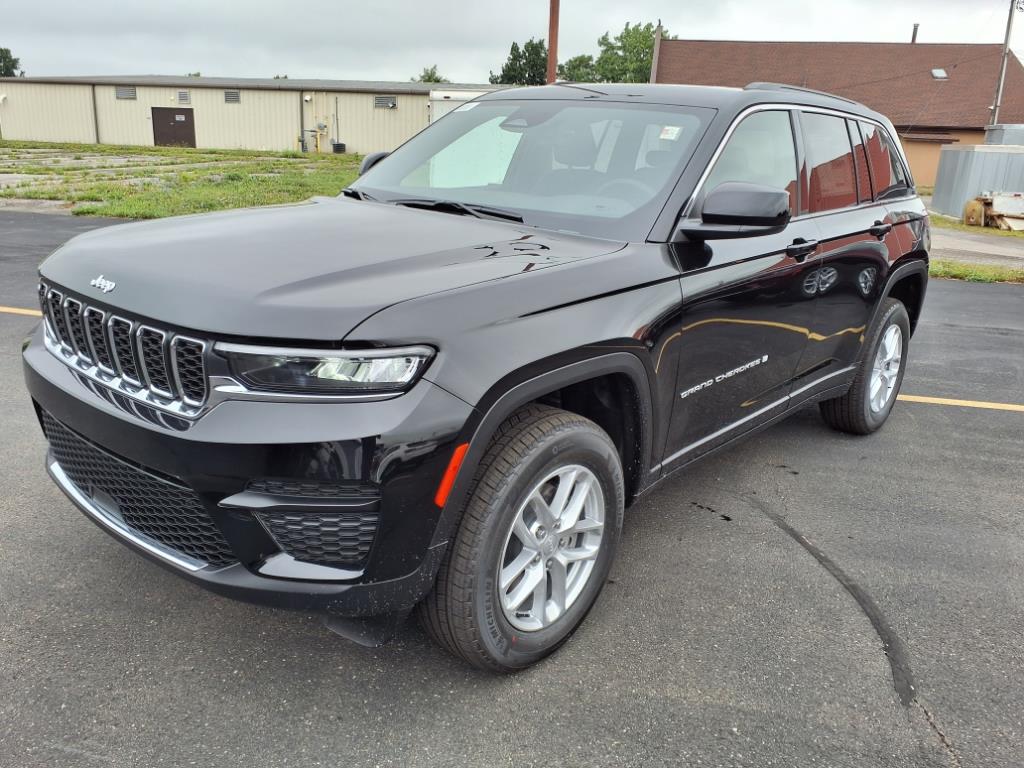 2025 Jeep Grand Cherokee LAREDO X 4X4