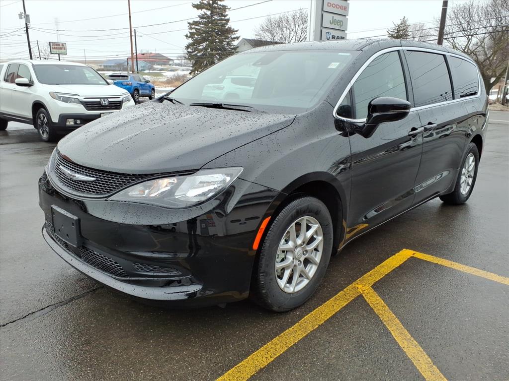 2026 Chrysler Voyager LX's photo