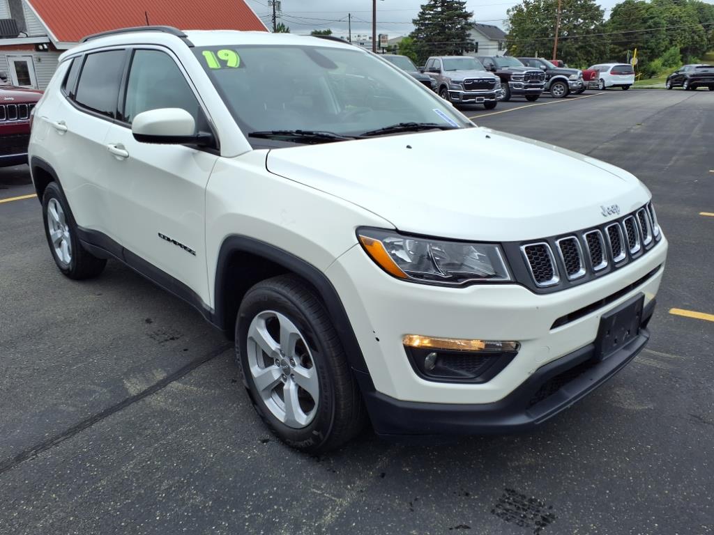 2019 Jeep Compass Latitude photo 2