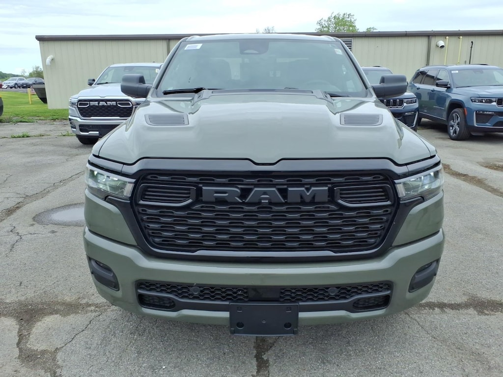 New 2026 Ram 1500 EXPRESS CREW CAB 4X4 5'7 BOX Pickup