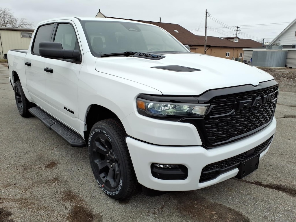 New 2026 Ram 1500 EXPRESS CREW CAB 4X4 5'7 BOX Pickup