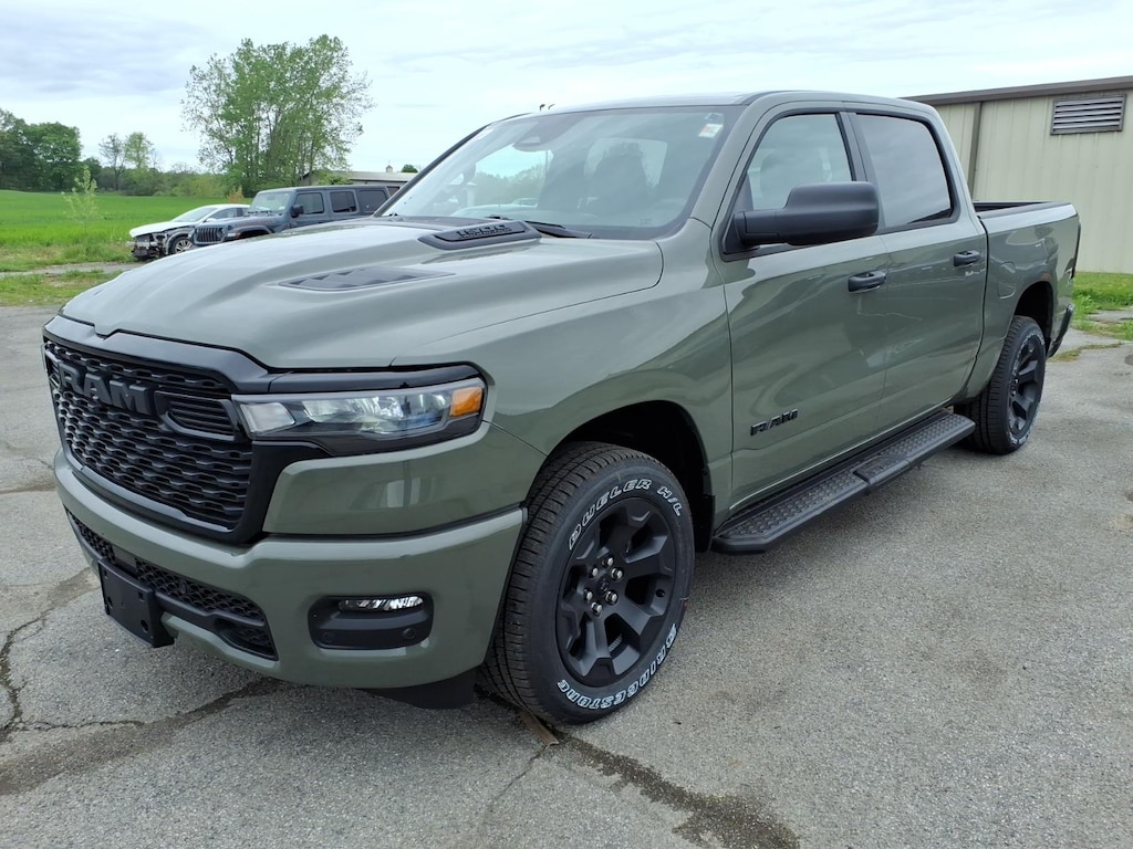 New 2026 Ram 1500 EXPRESS CREW CAB 4X4 5'7 BOX Pickup
