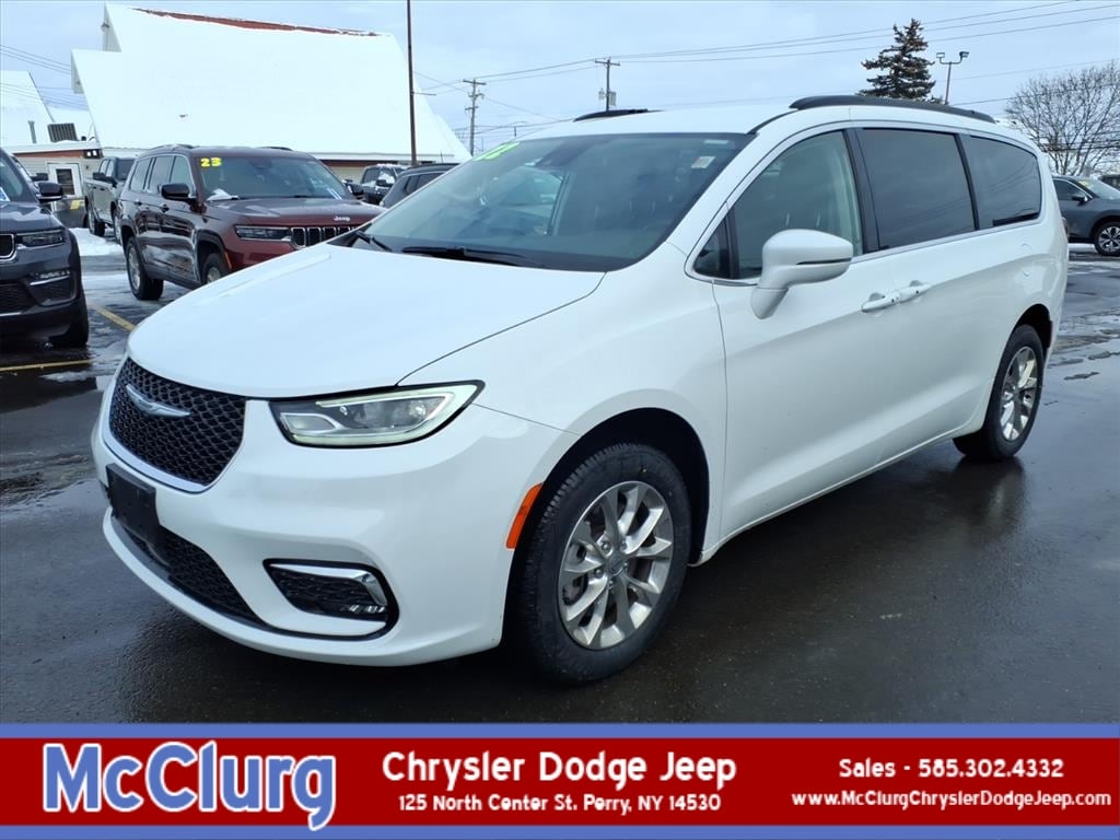 2022 Chrysler Pacifica Touring L's photo