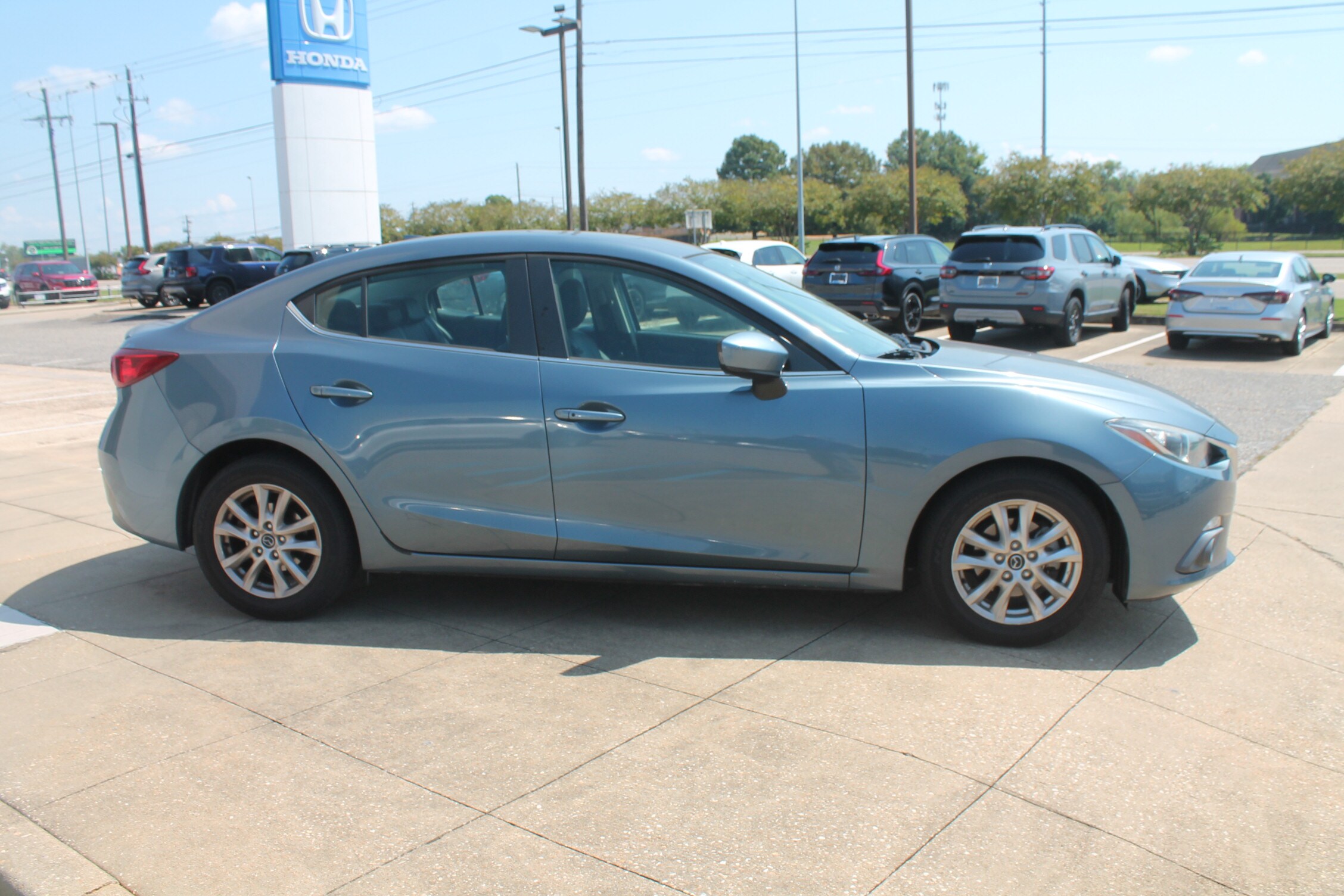 2015 Mazda Mazda3 Grand Touring photo 3