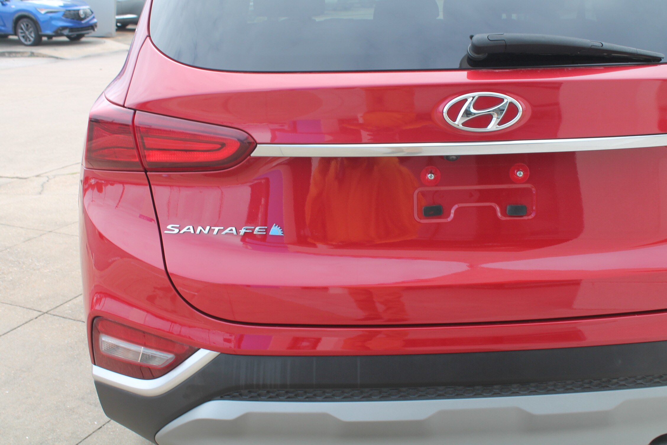 2019 Hyundai Santa Fe SE photo 3