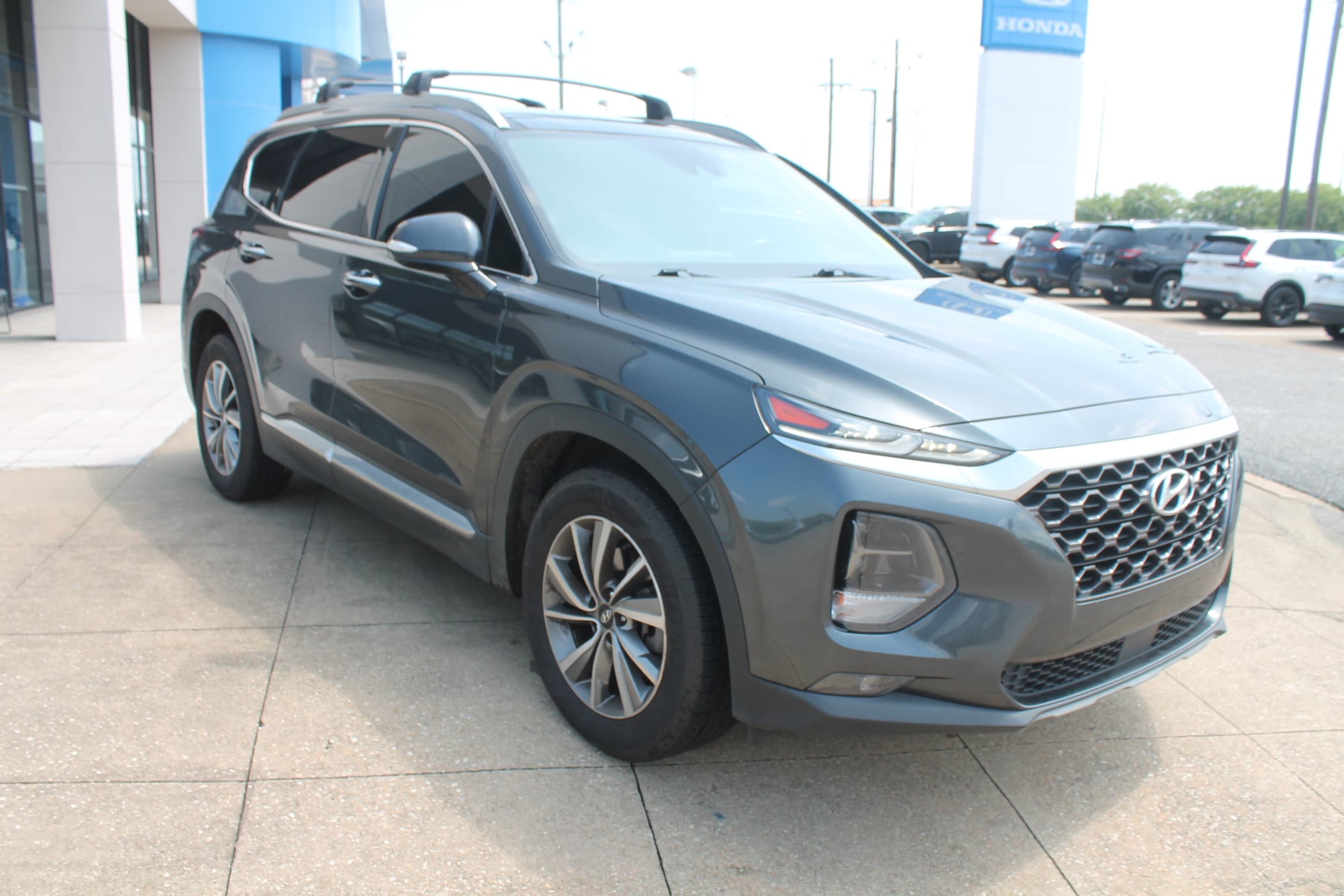 2020 Hyundai Santa Fe SEL 2.4's photo