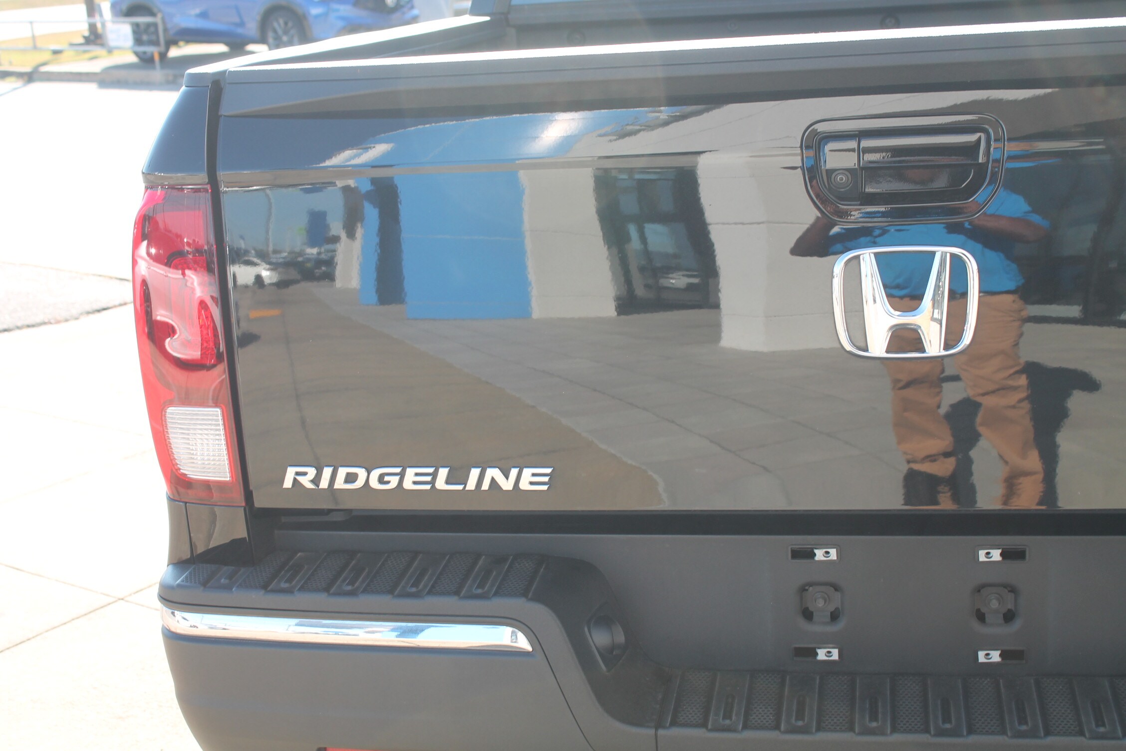 2017 Honda Ridgeline RTL-T photo 4