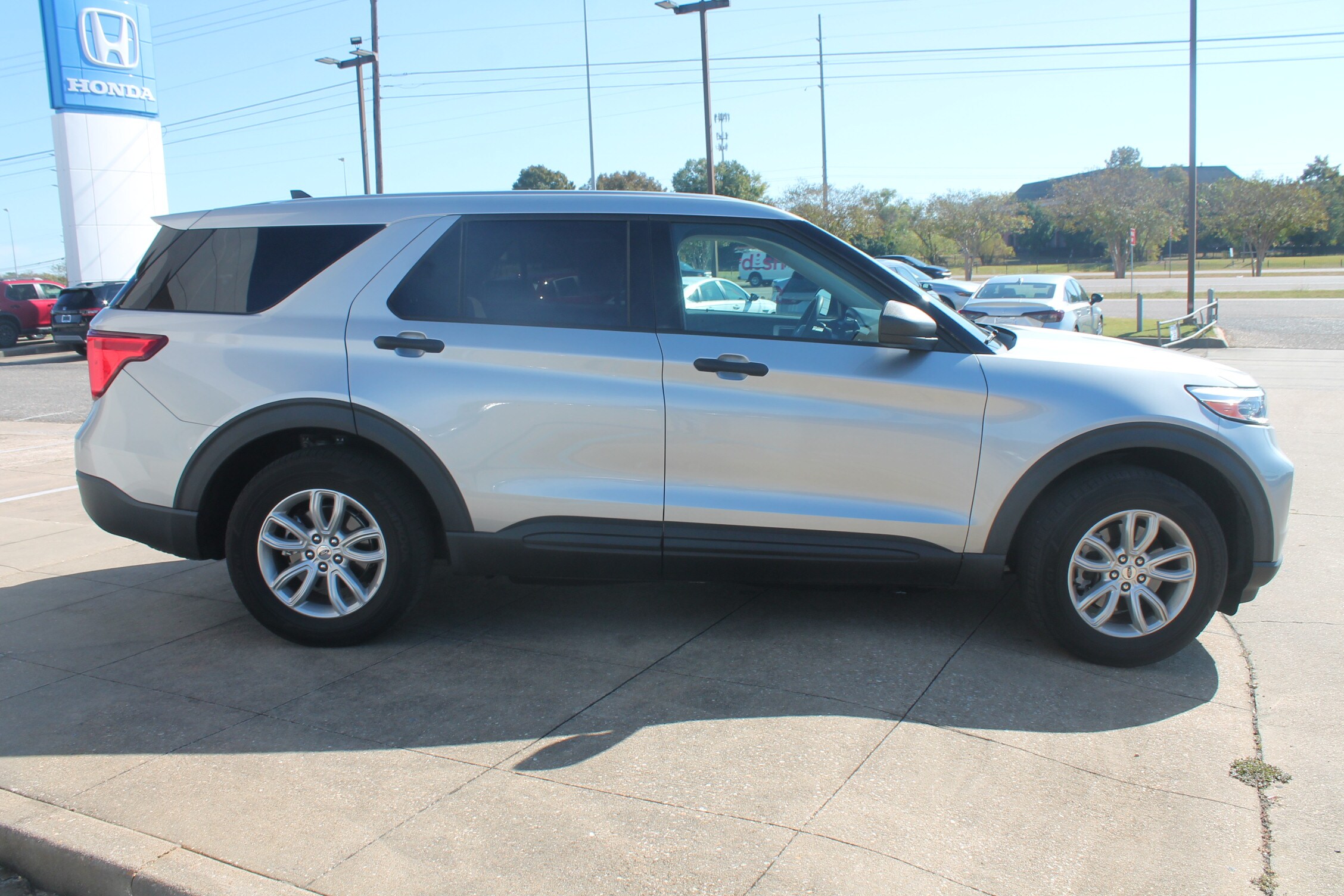 2021 Ford Explorer Base photo 3