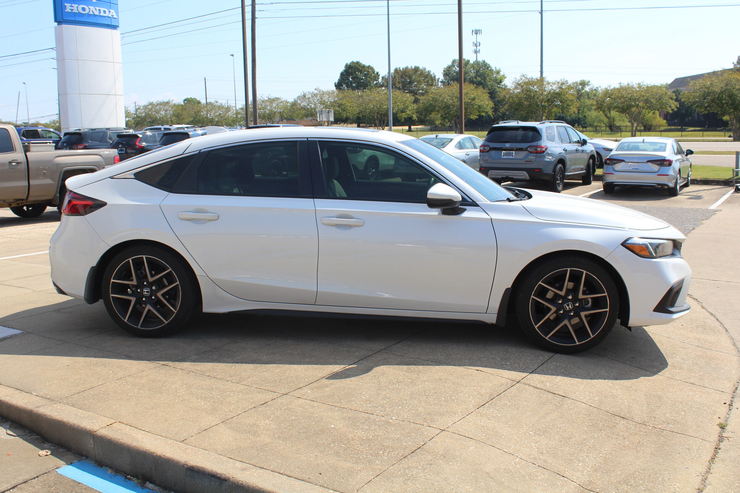 2022 Honda Civic Sport Touring Hatchback photo 2