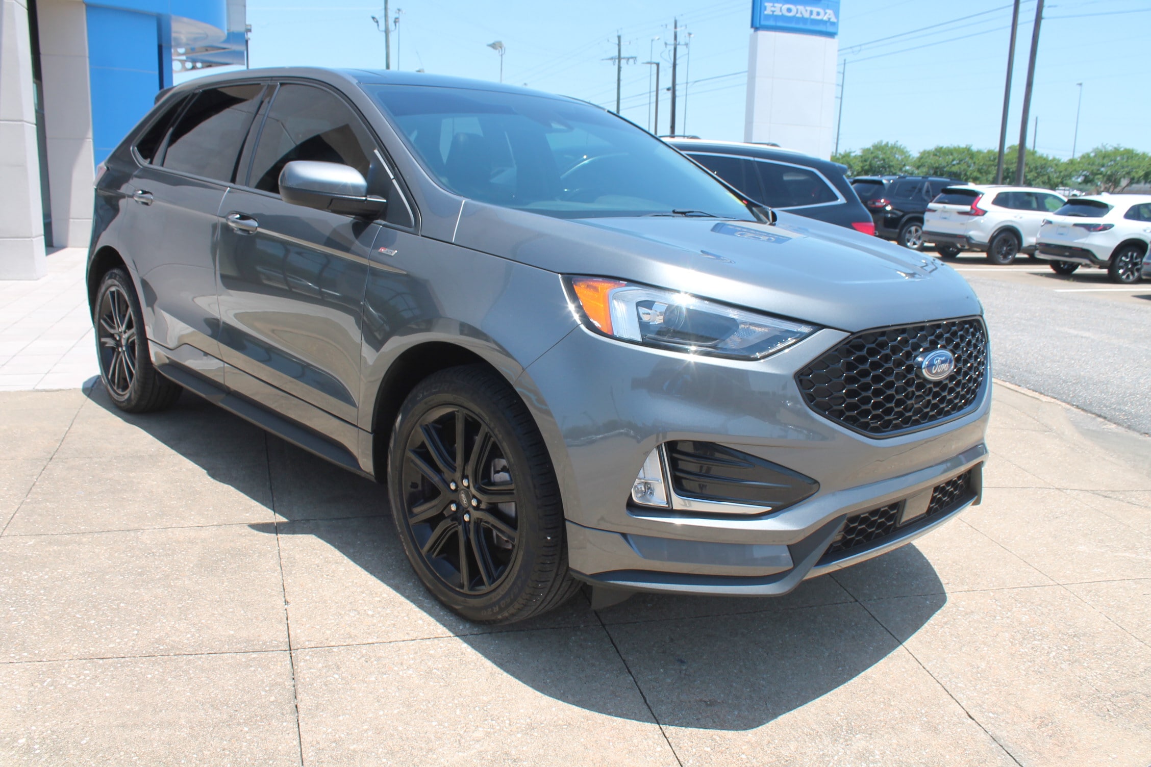2023 Ford Edge ST-Line AWD's photo