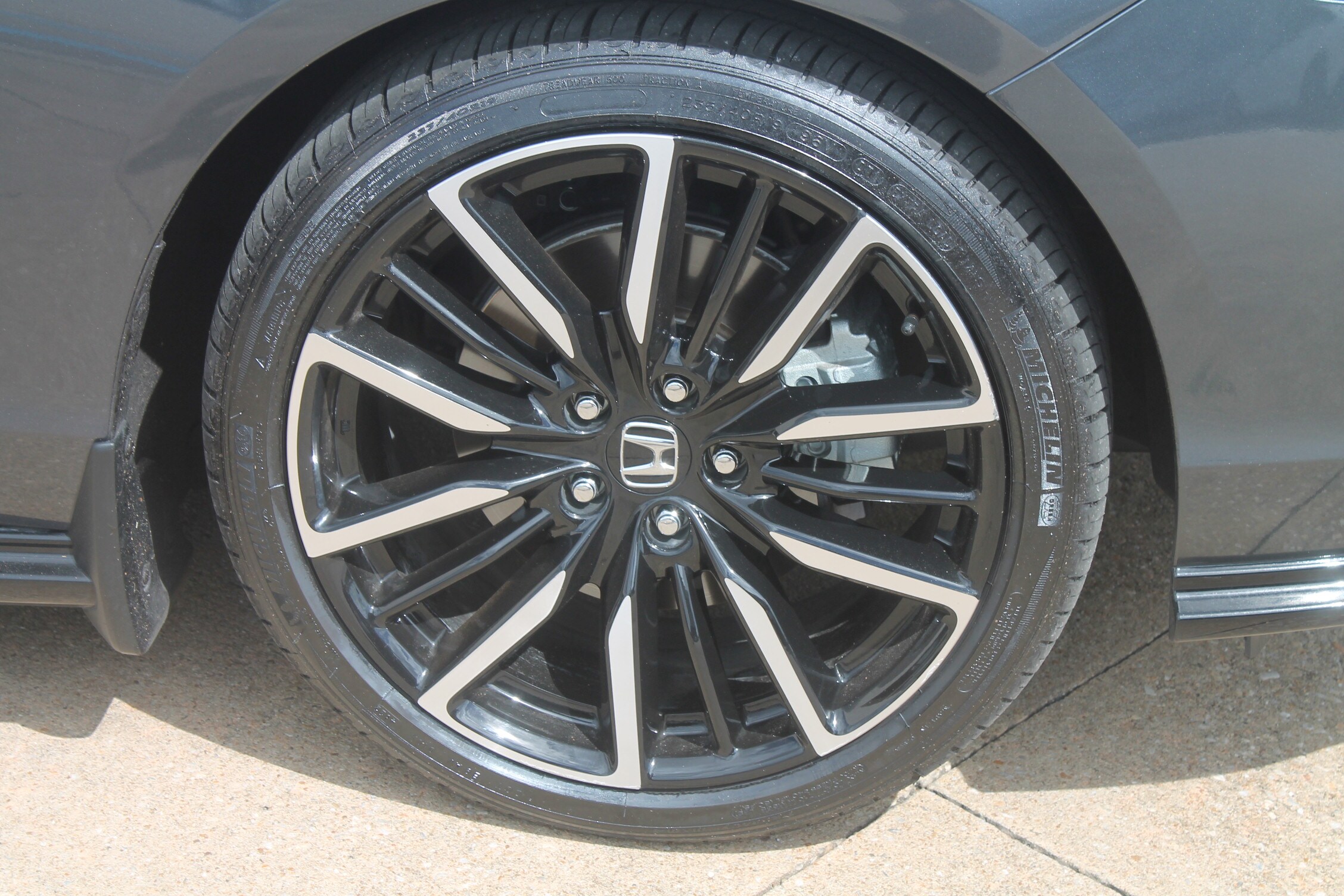 2023 Honda Accord Hybrid Touring photo 3