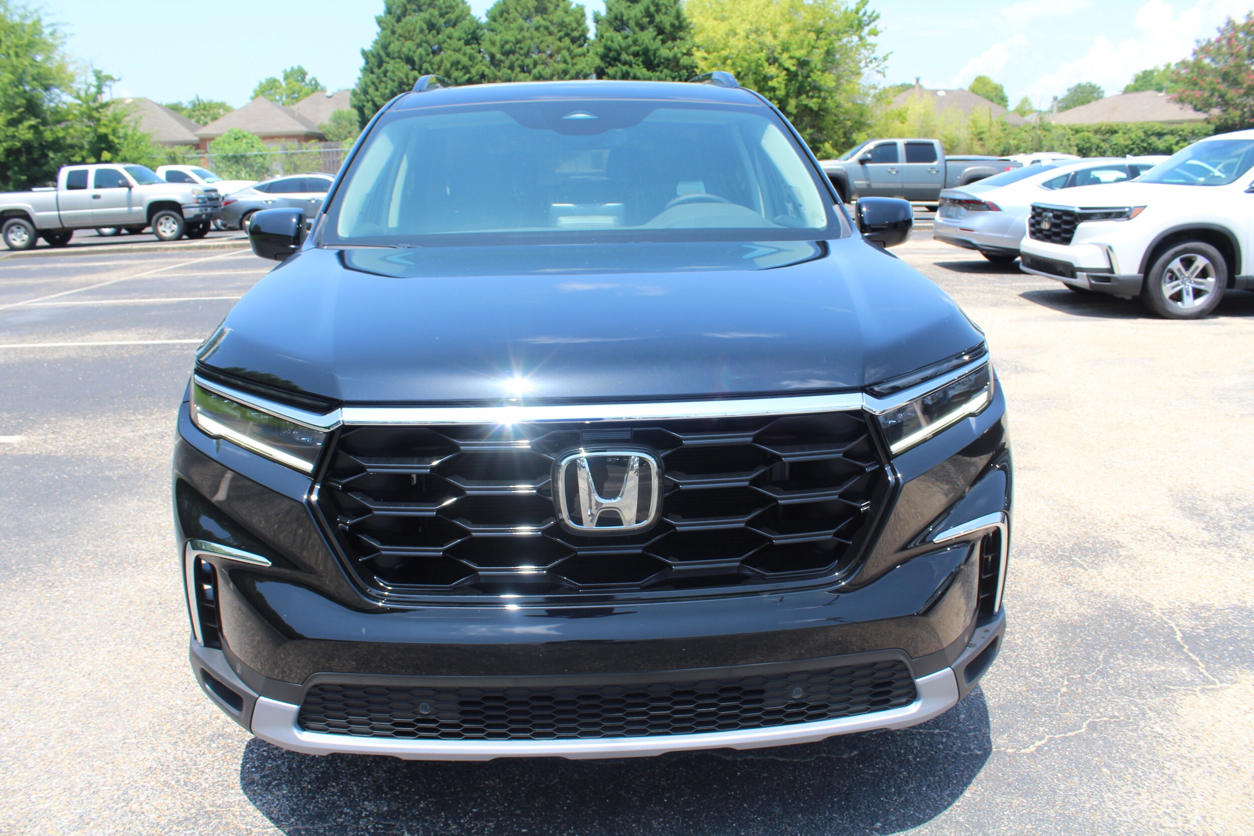 2025 Honda Pilot Touring photo 2