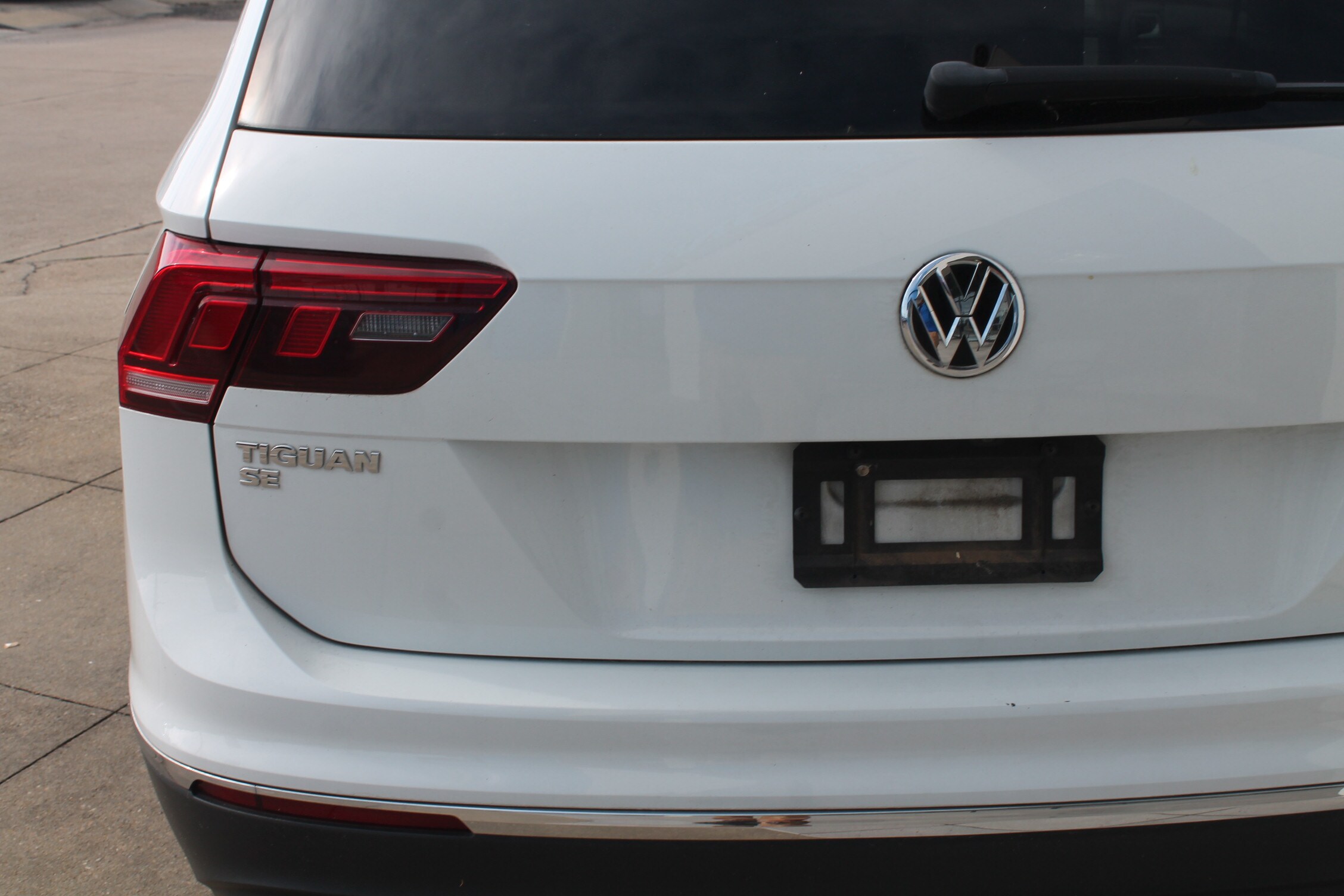 2020 Volkswagen Tiguan SE photo 3