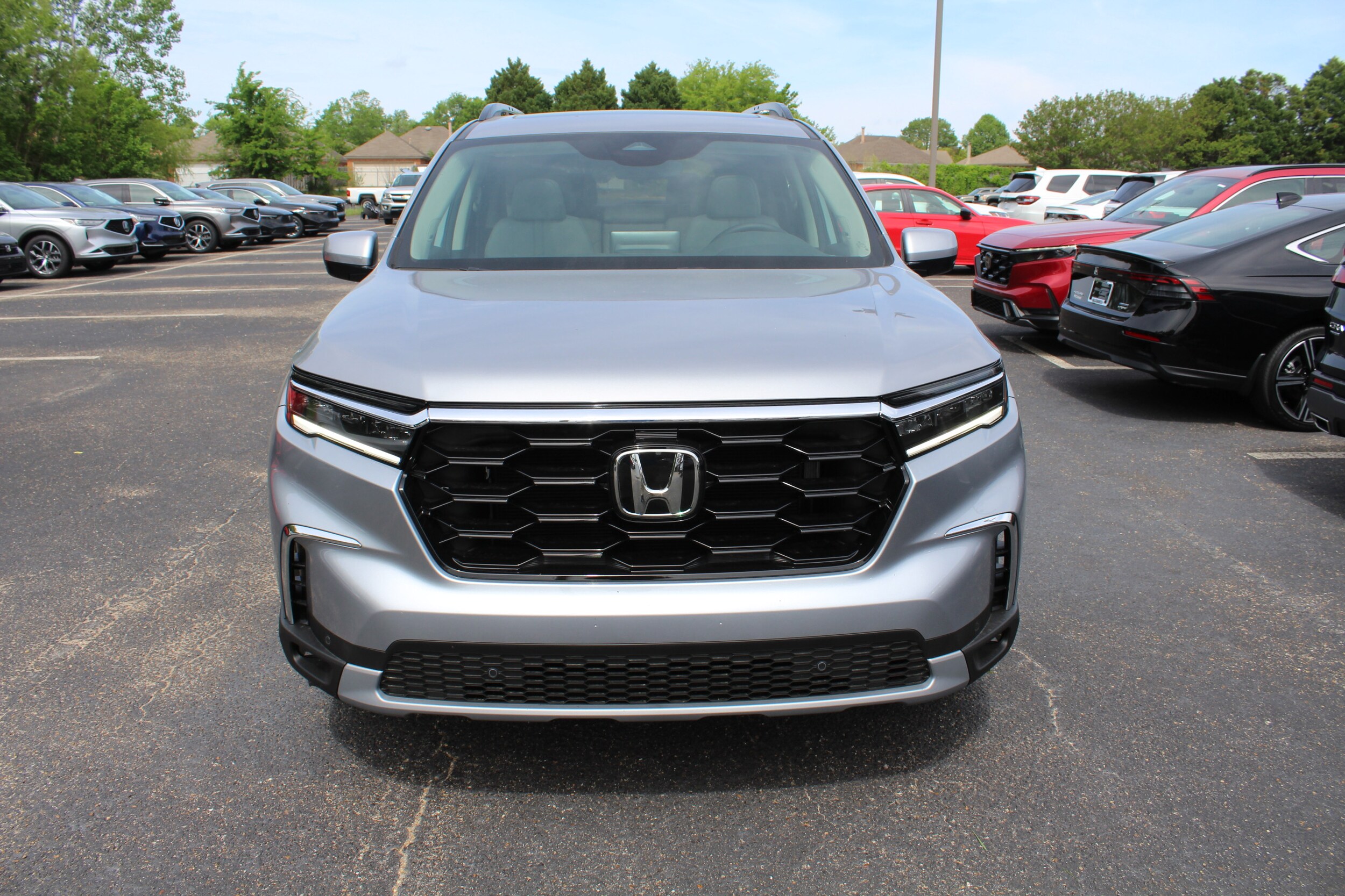 2025 Honda Pilot Touring photo 2