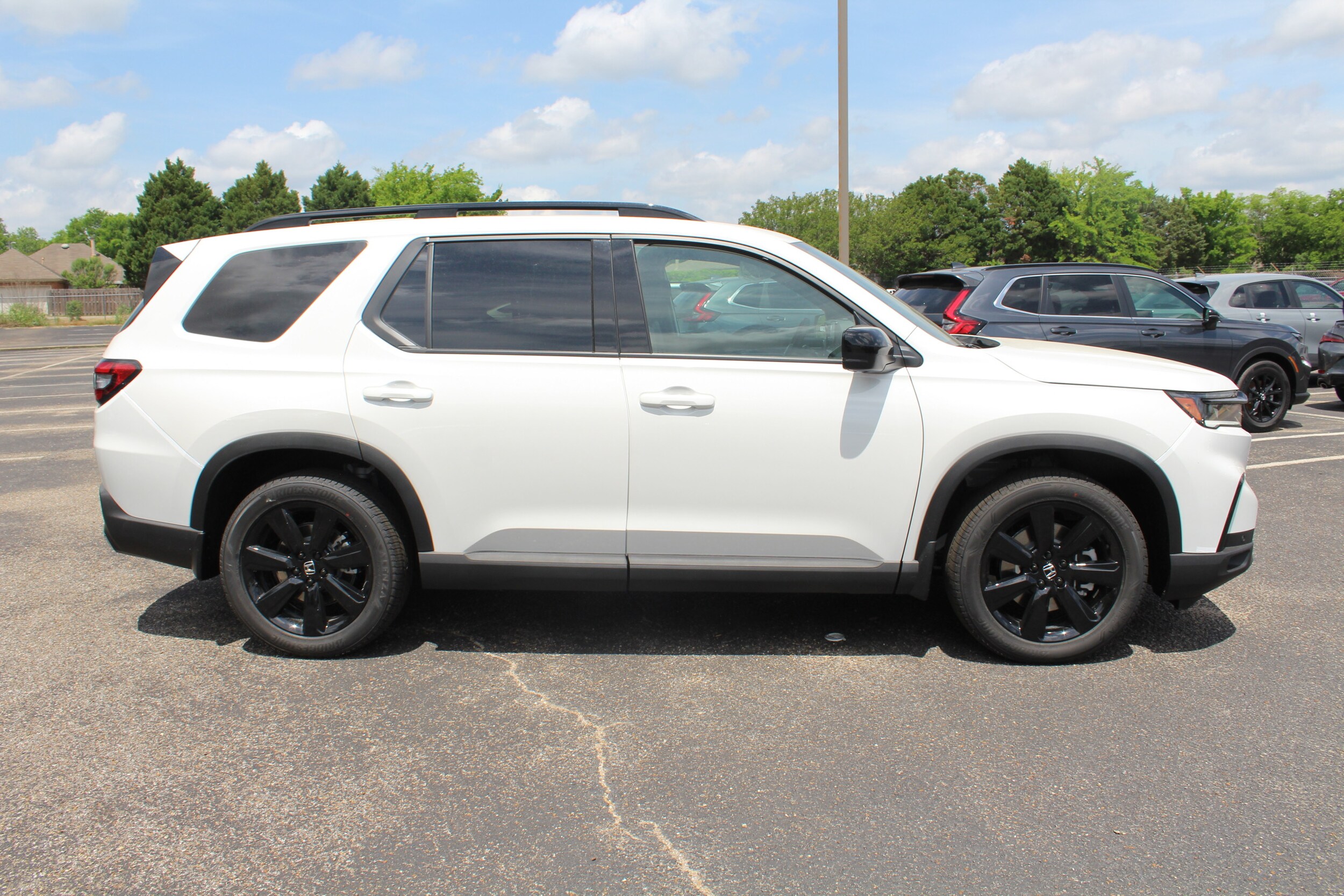 2025 Honda Pilot Black Edition photo 3