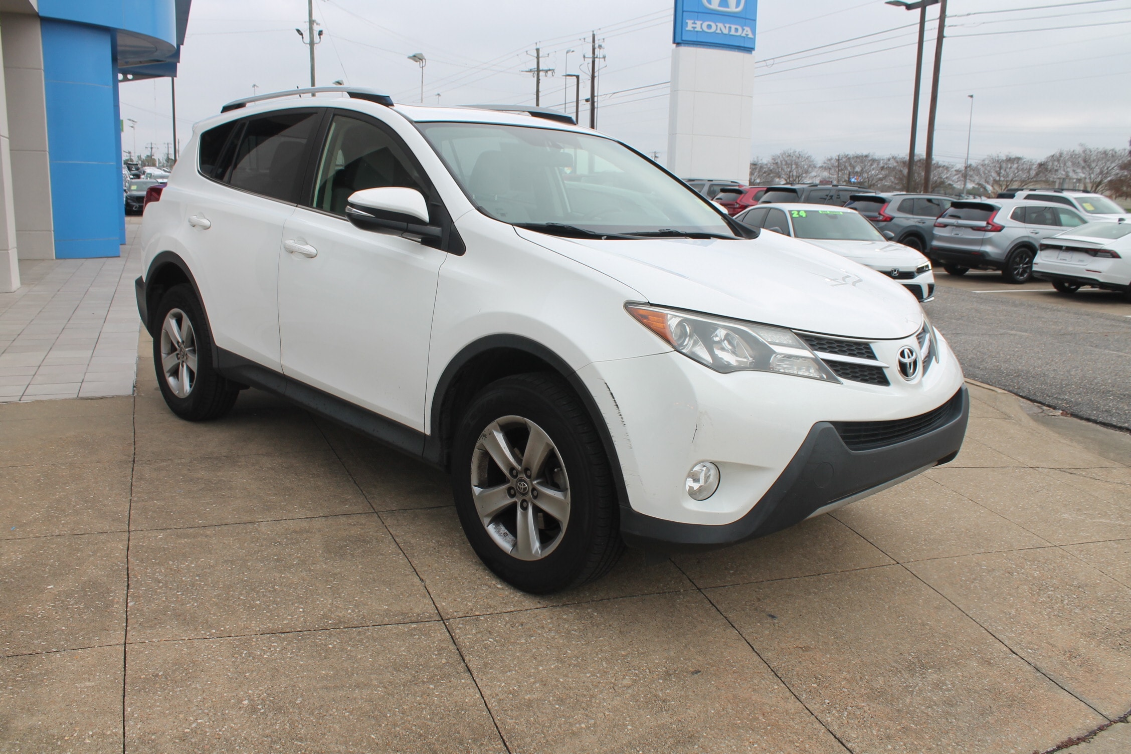 2015 Toyota RAV4 XLE's photo