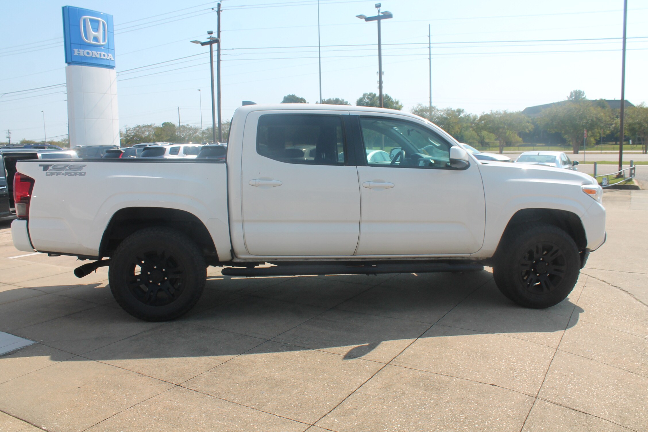 2022 Toyota Tacoma SR5 photo 3