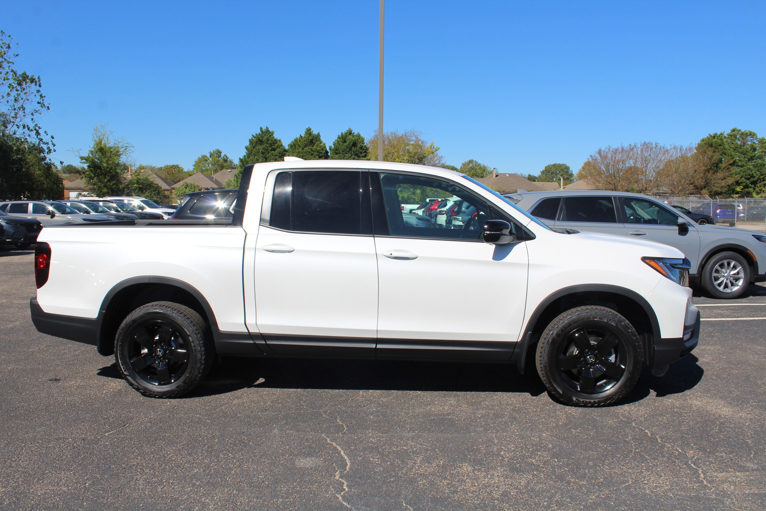 2025 Honda Ridgeline Black Edition photo 3
