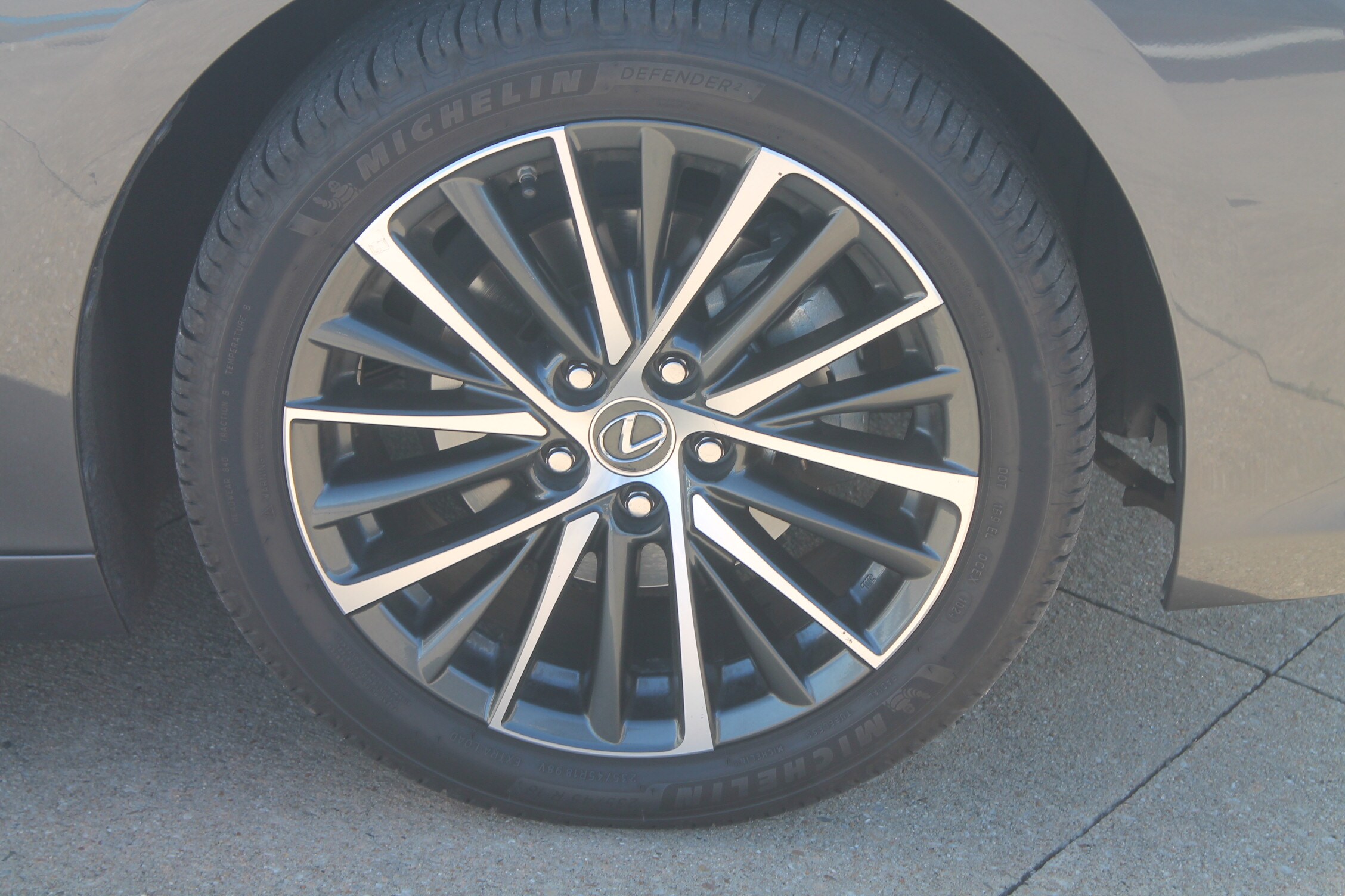 2022 Lexus ES 350 photo 3