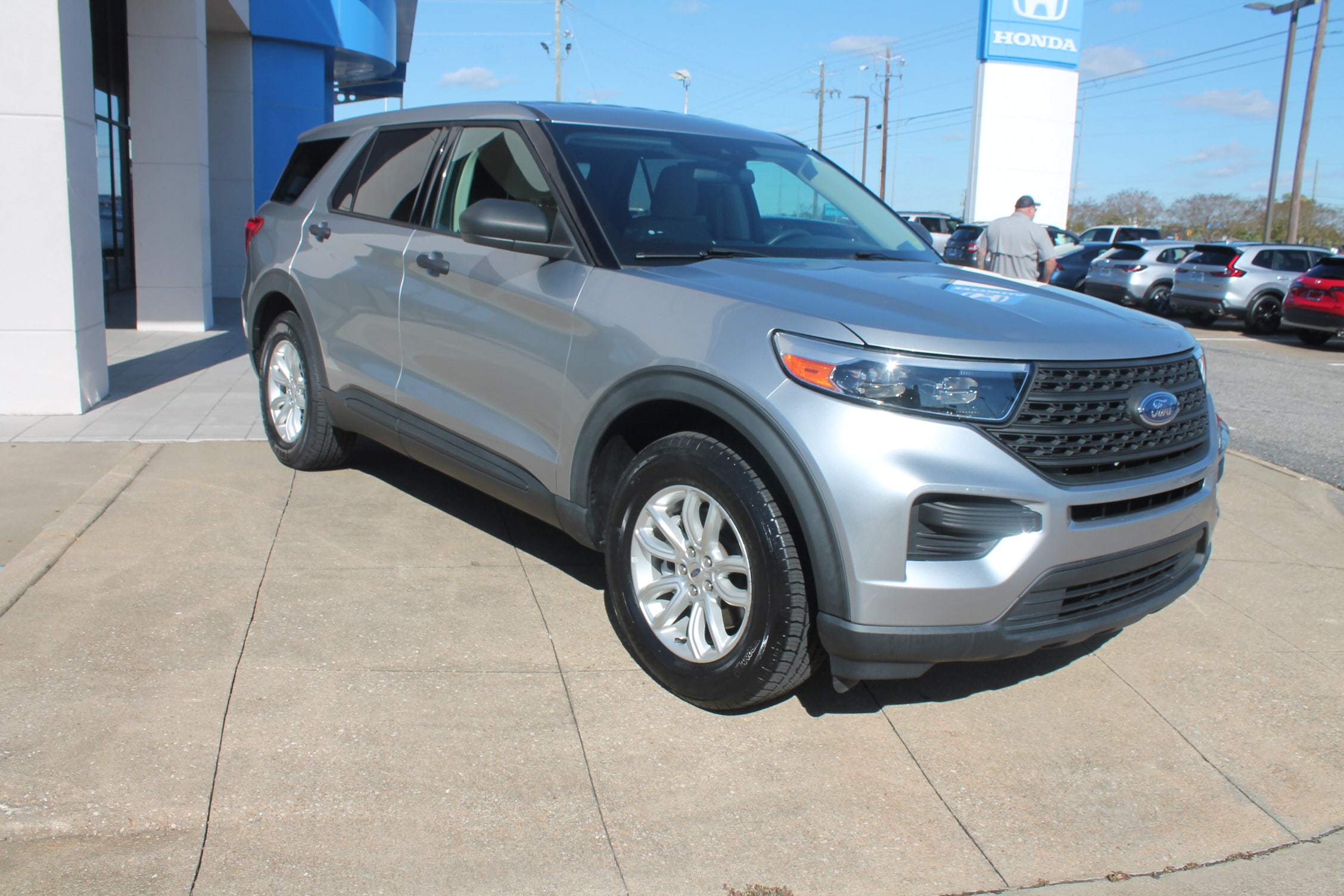 2021 Ford Explorer Base's photo