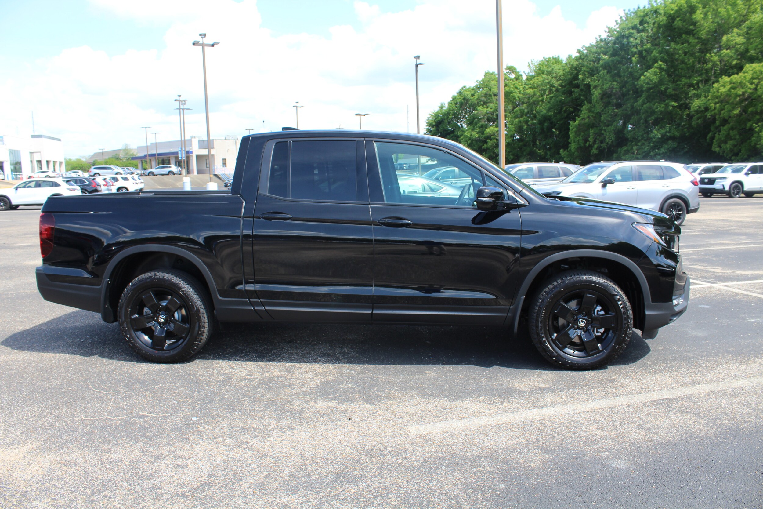 2025 Honda Ridgeline Black Edition photo 3