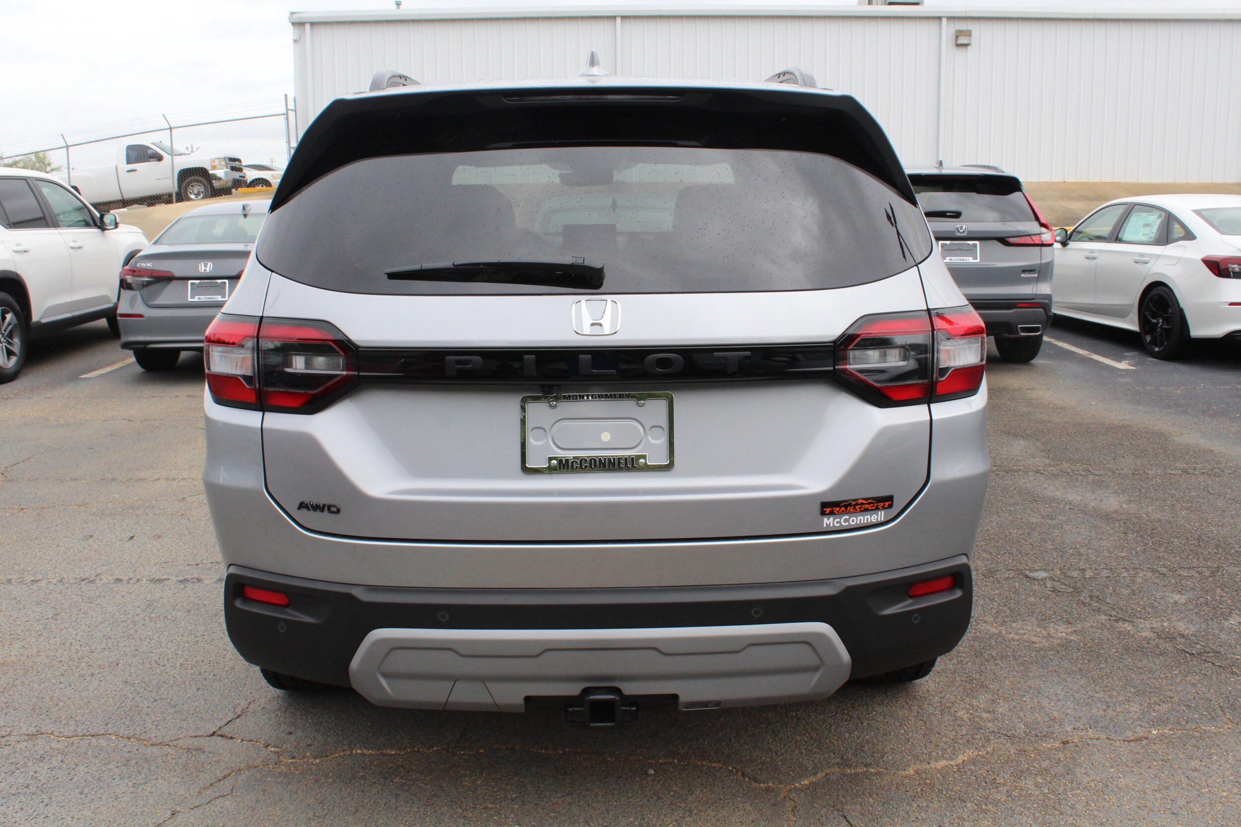 2025 Honda Pilot TrailSport photo 2