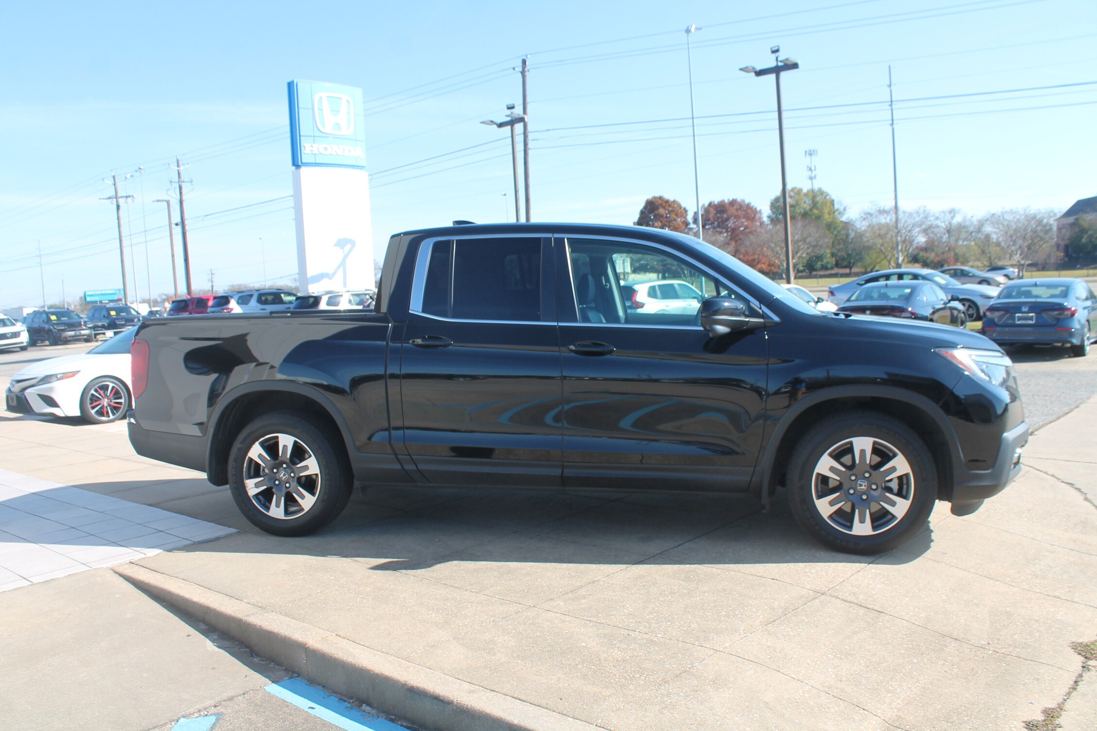 2017 Honda Ridgeline RTL-T photo 3