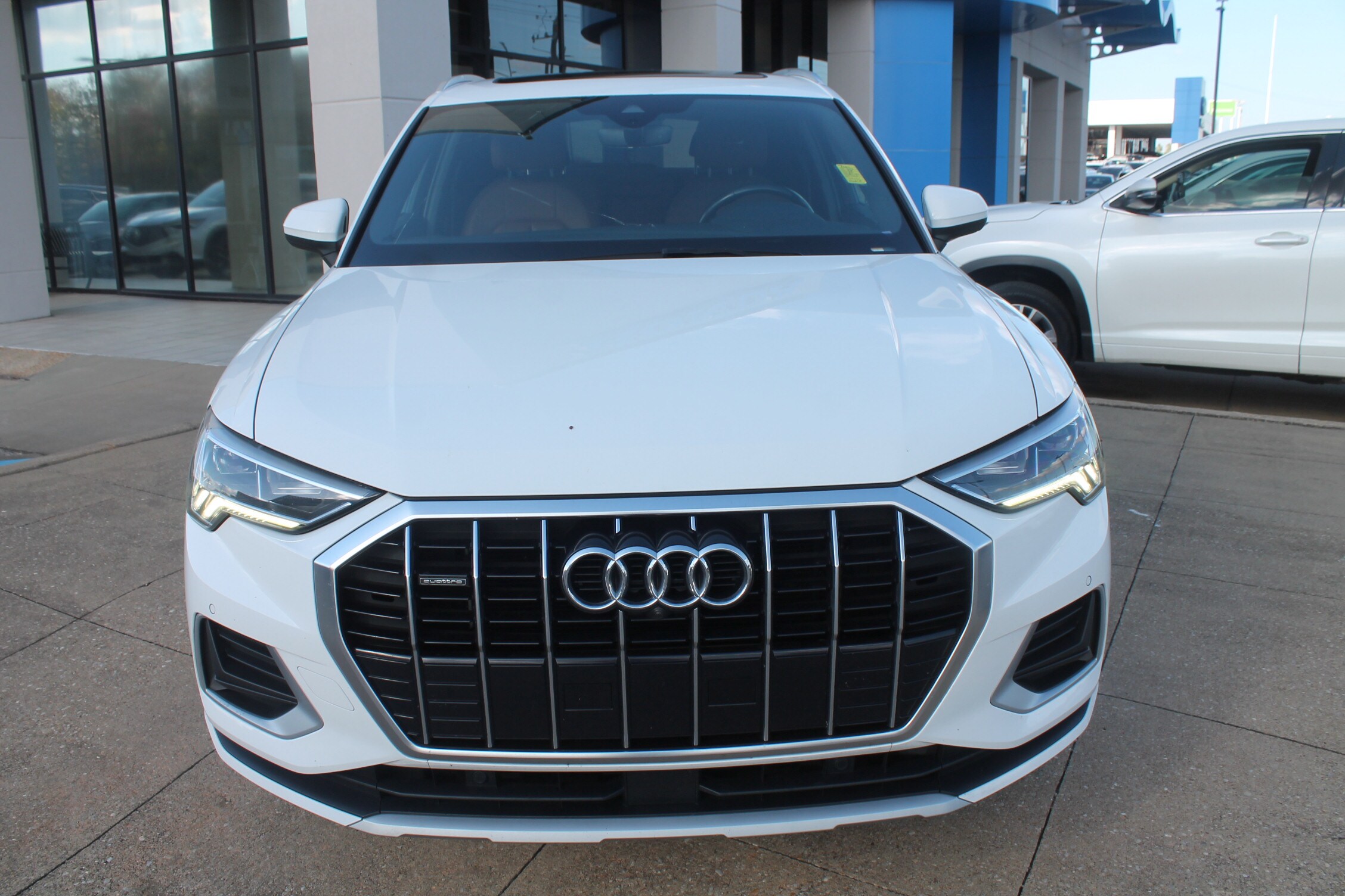 2022 Audi Q3 40 TFSI Premium photo 2