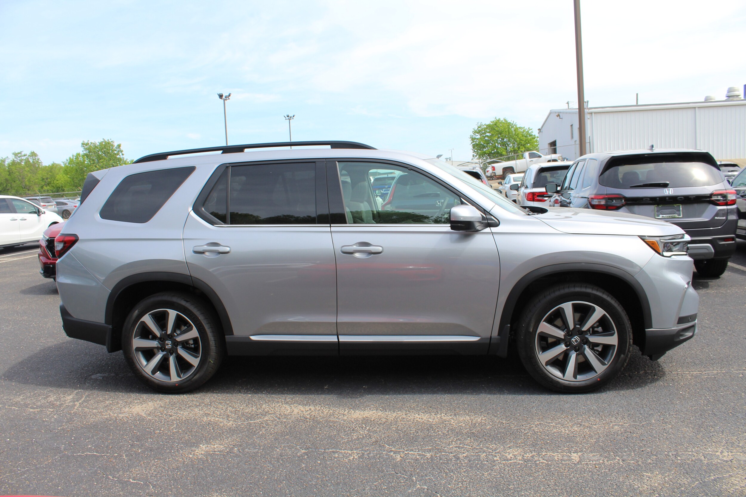 2025 Honda Pilot Touring photo 3