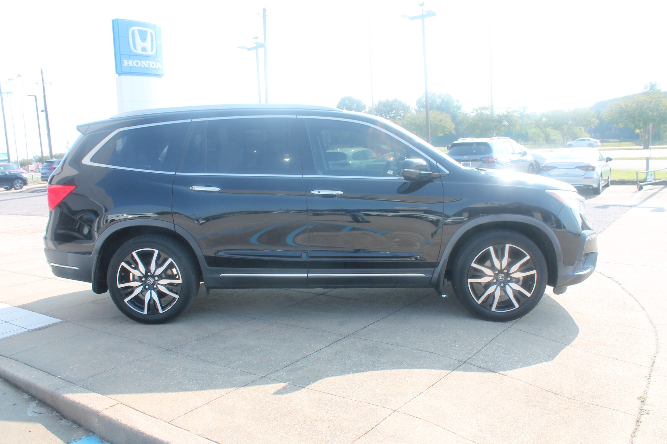 2019 Honda Pilot Touring photo 2