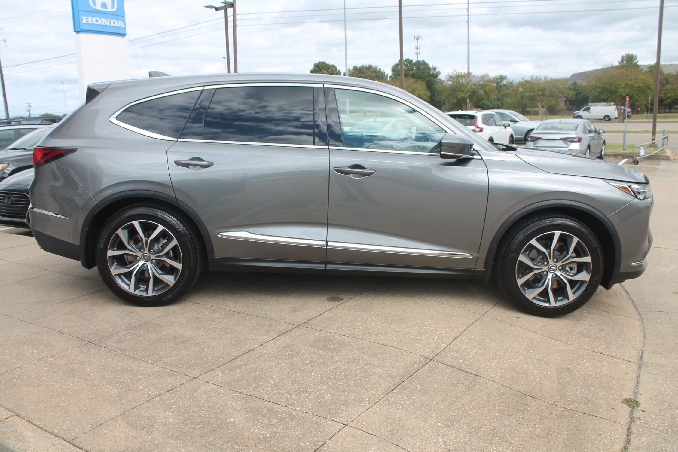 2023 Acura MDX SH-AWD Technology photo 3
