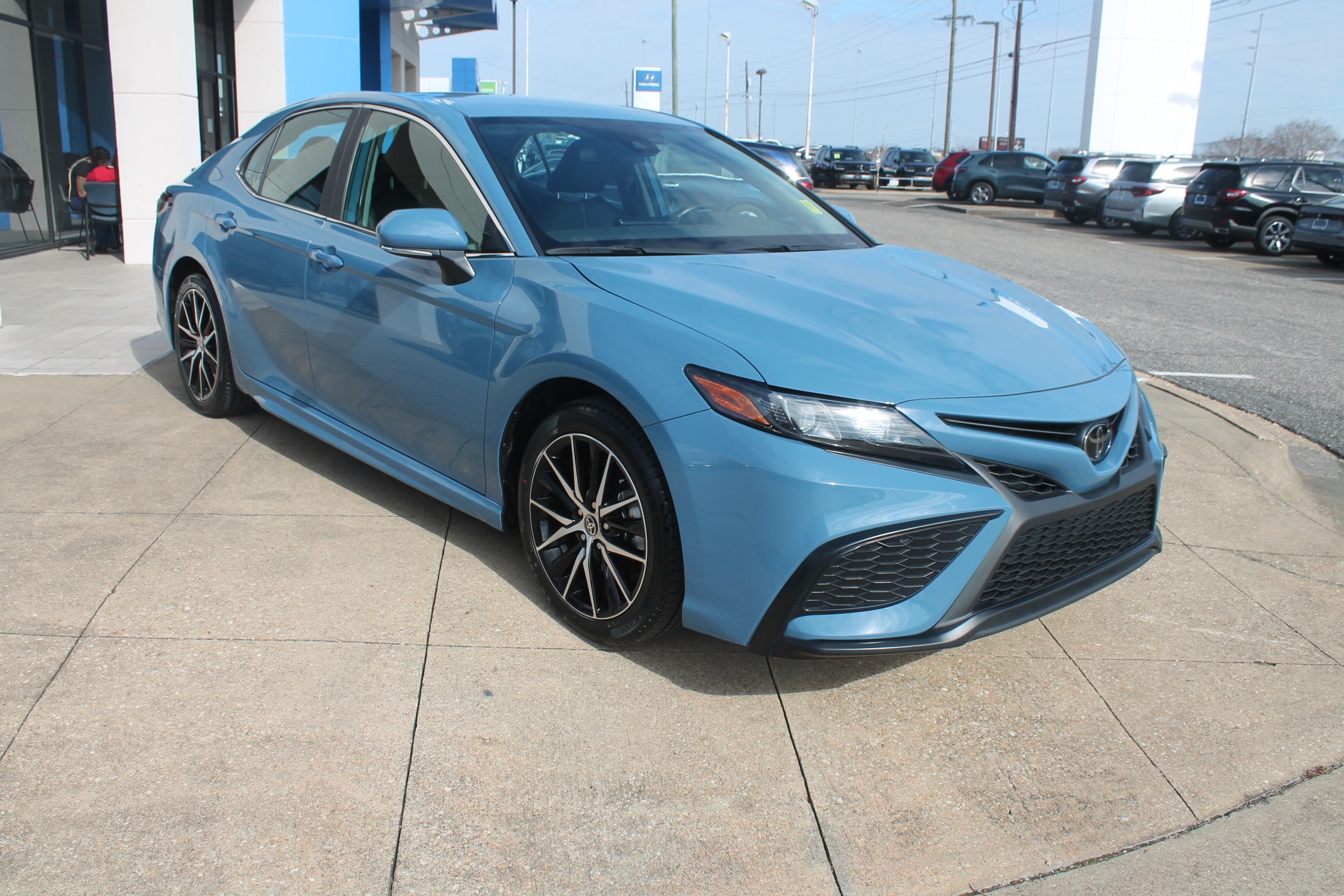 2024 Toyota Camry SE's photo