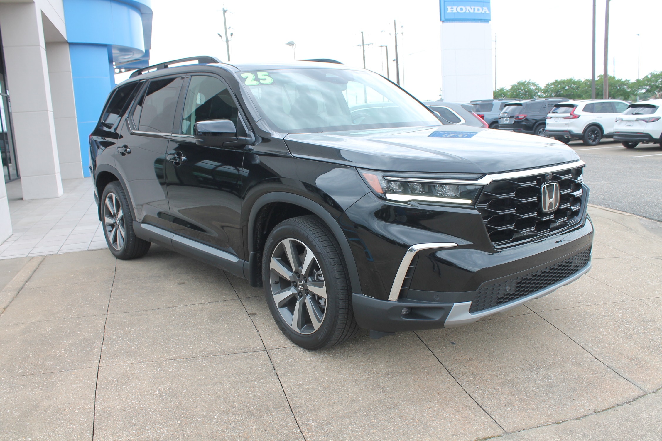 2025 Honda Pilot Elite AWD's photo