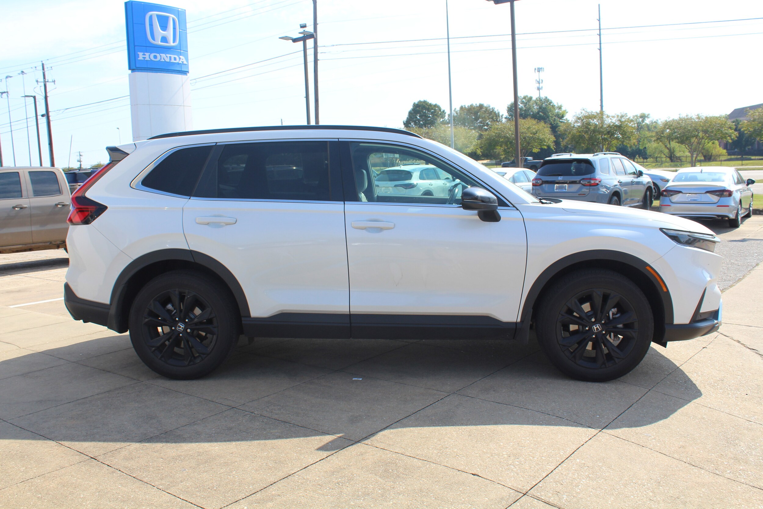 2023 Honda CR-V Hybrid Sport Touring photo 3