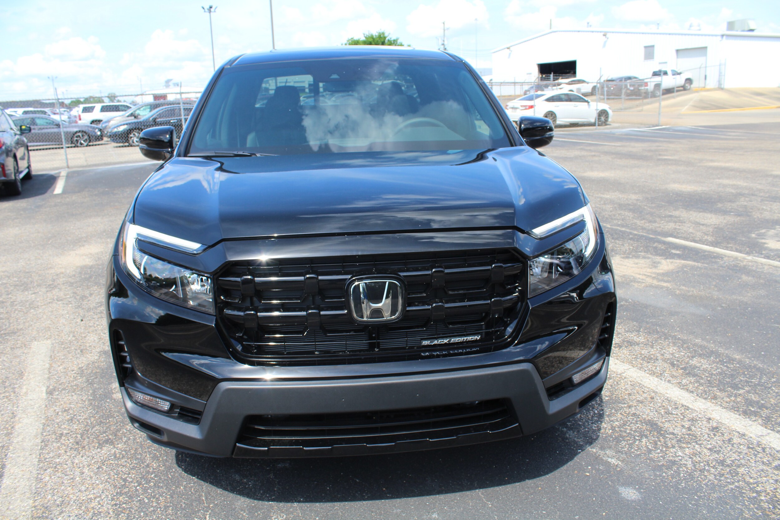 2025 Honda Ridgeline Black Edition photo 2