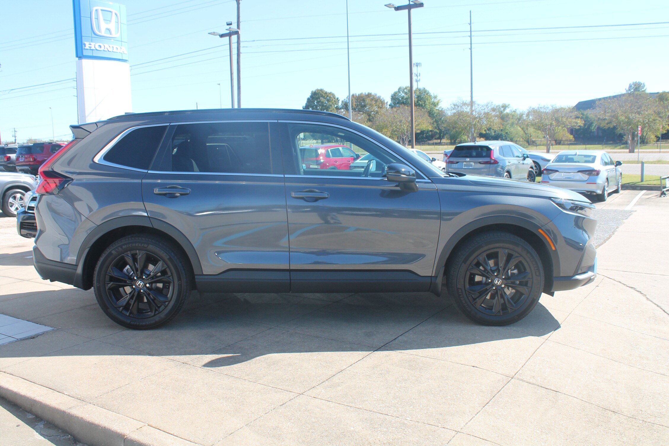 2024 Honda CR-V Hybrid Sport Touring photo 2