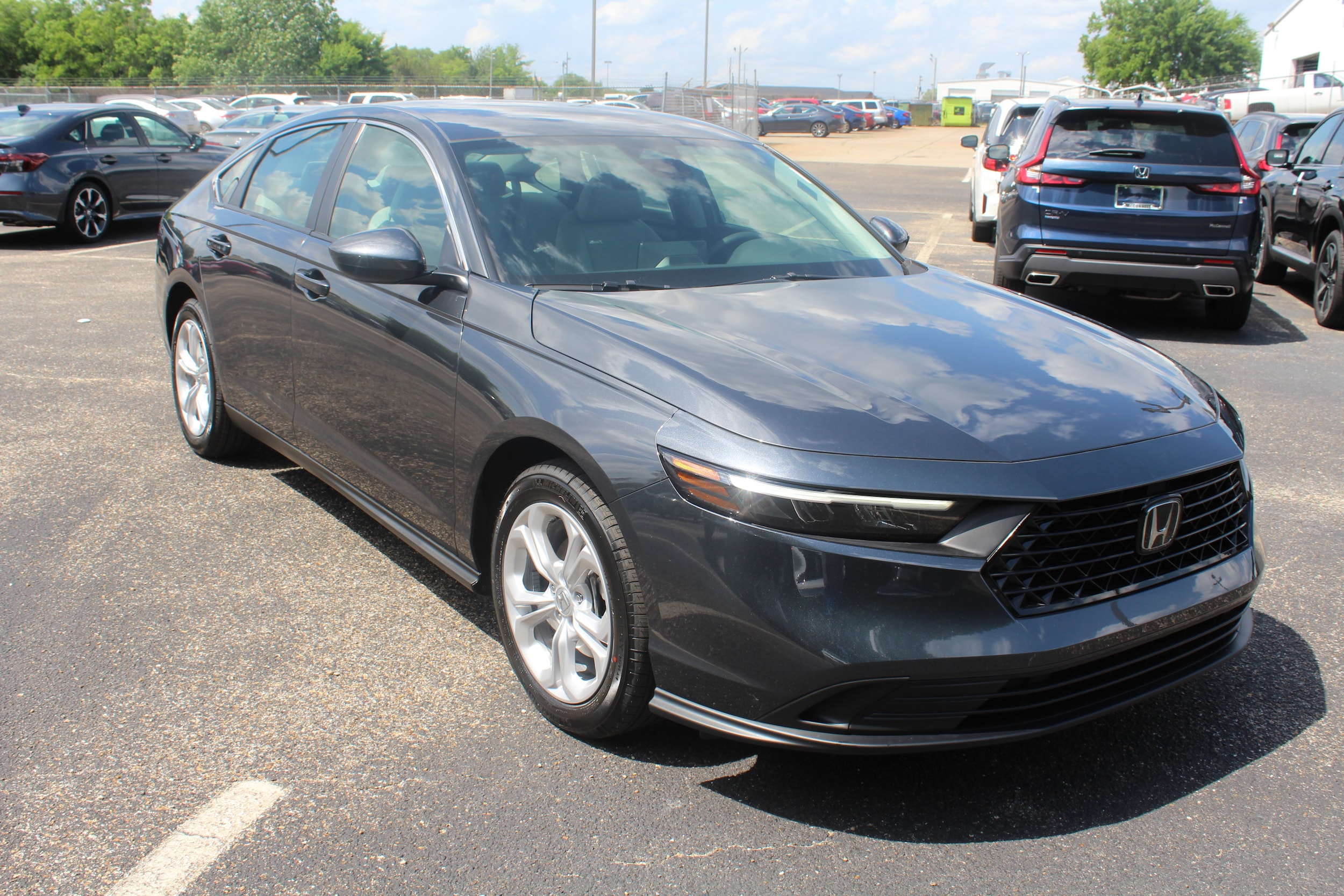 2025 Honda Accord LX's photo