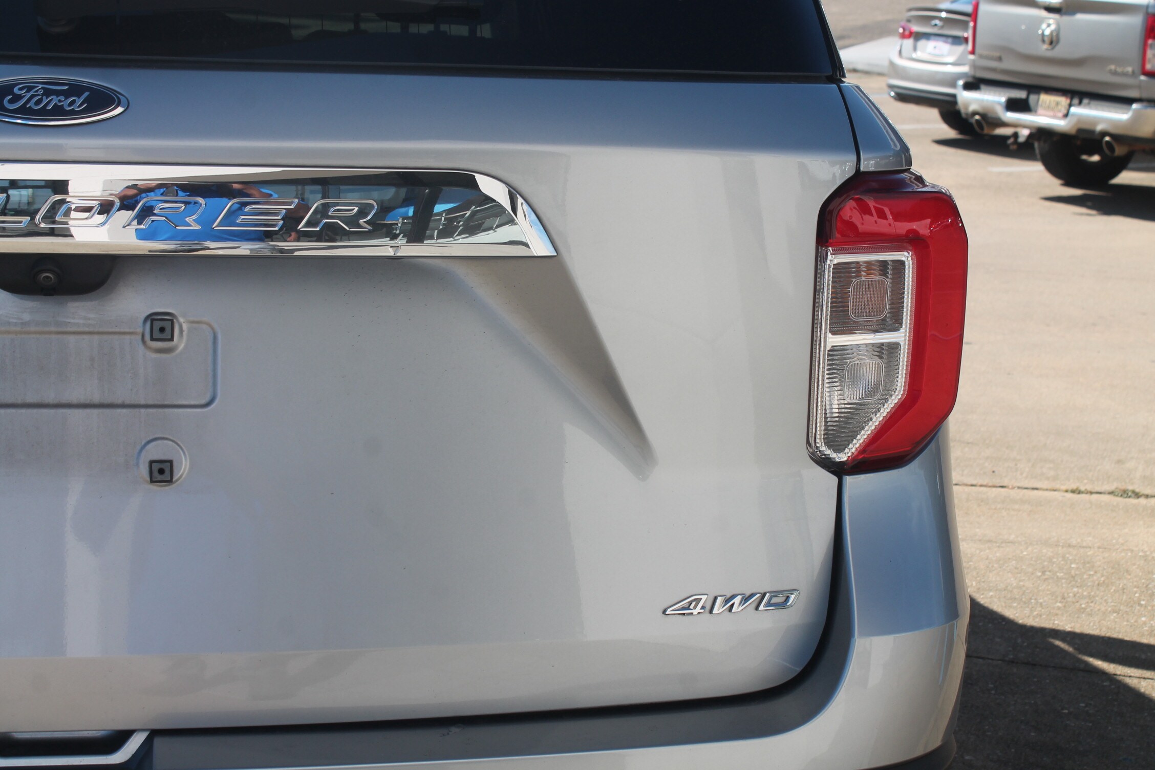 2021 Ford Explorer Base photo 4