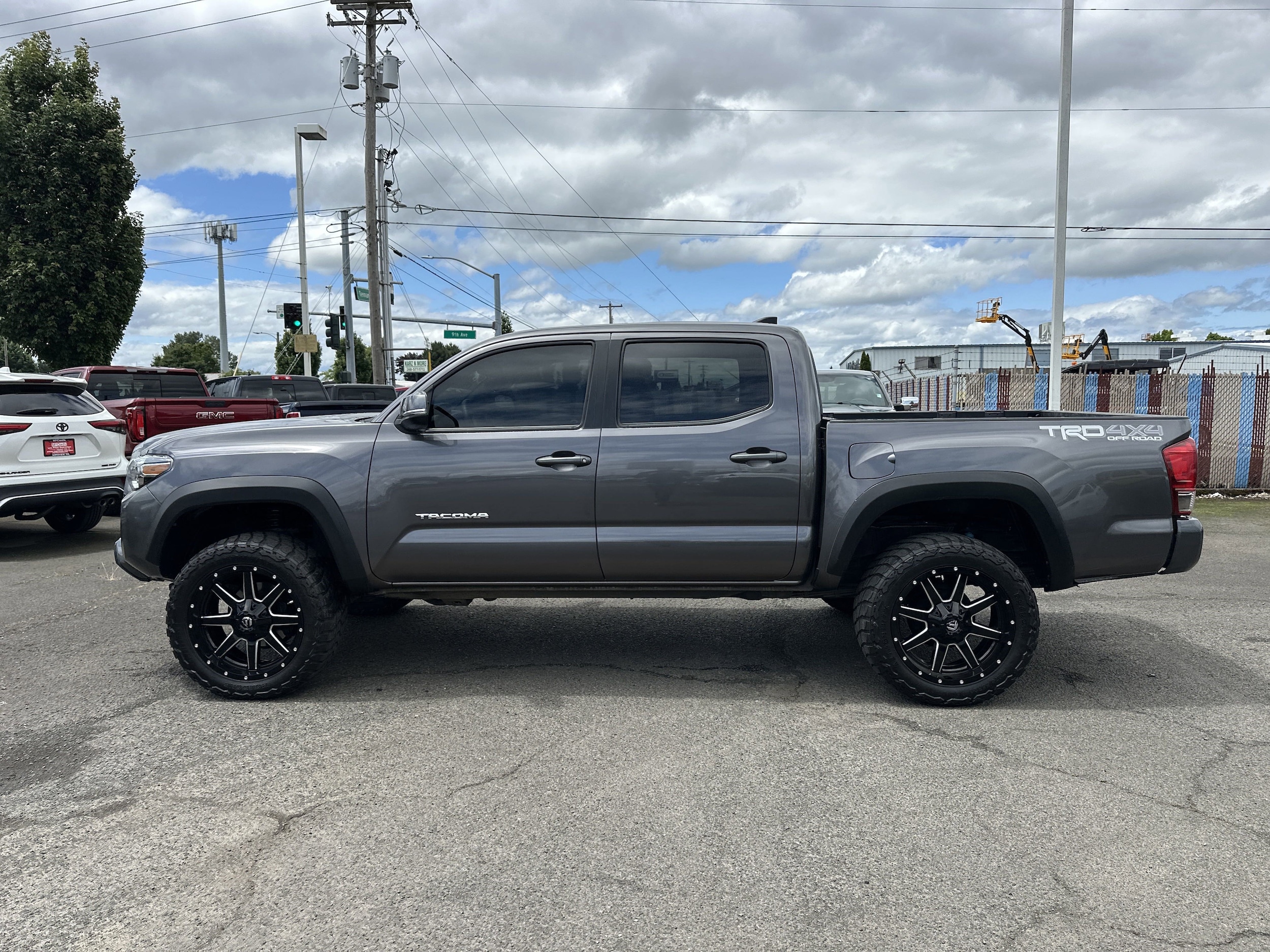 Used 2017 Toyota Tacoma TRD Off Road with VIN 5TFCZ5AN2HX069236 for sale in Longview, WA
