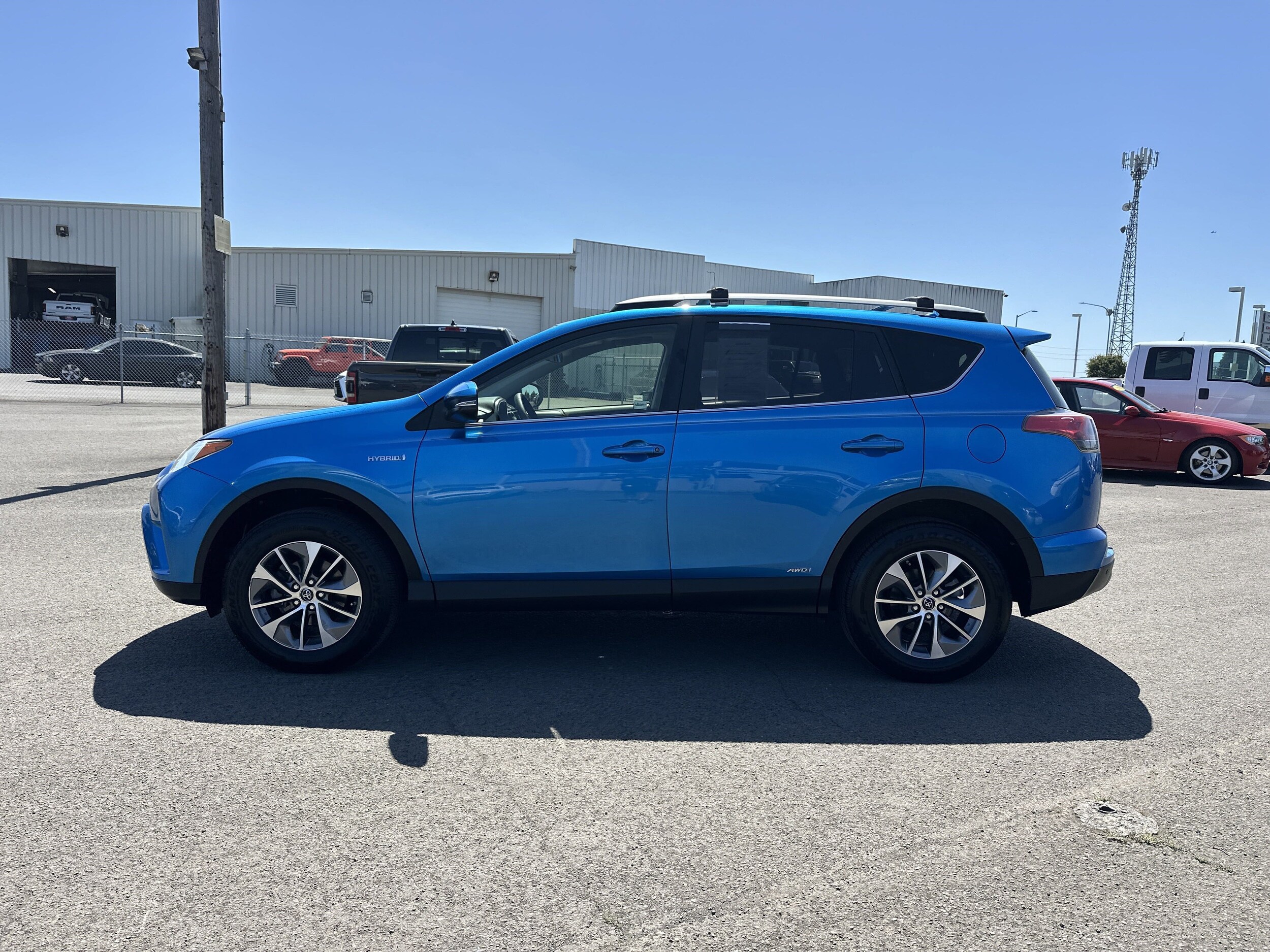 Used 2017 Toyota RAV4 XLE with VIN JTMRJREV8HD060593 for sale in Longview, WA